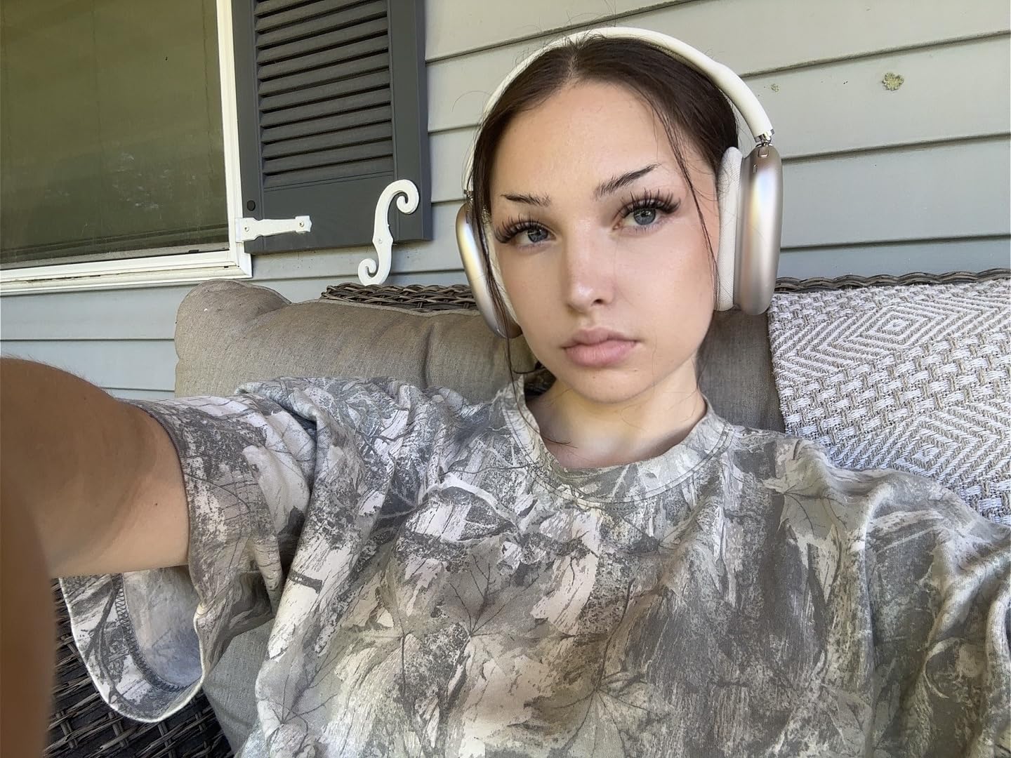 AirPods Max Wireless Over-Ear Headphones, Pro-Level Active Noise Cancellation, Transparency Mode, Personalized Spatial Audio, USB-C Charging, Bluetooth Headphones for iPhone - Midnight customer photo 1