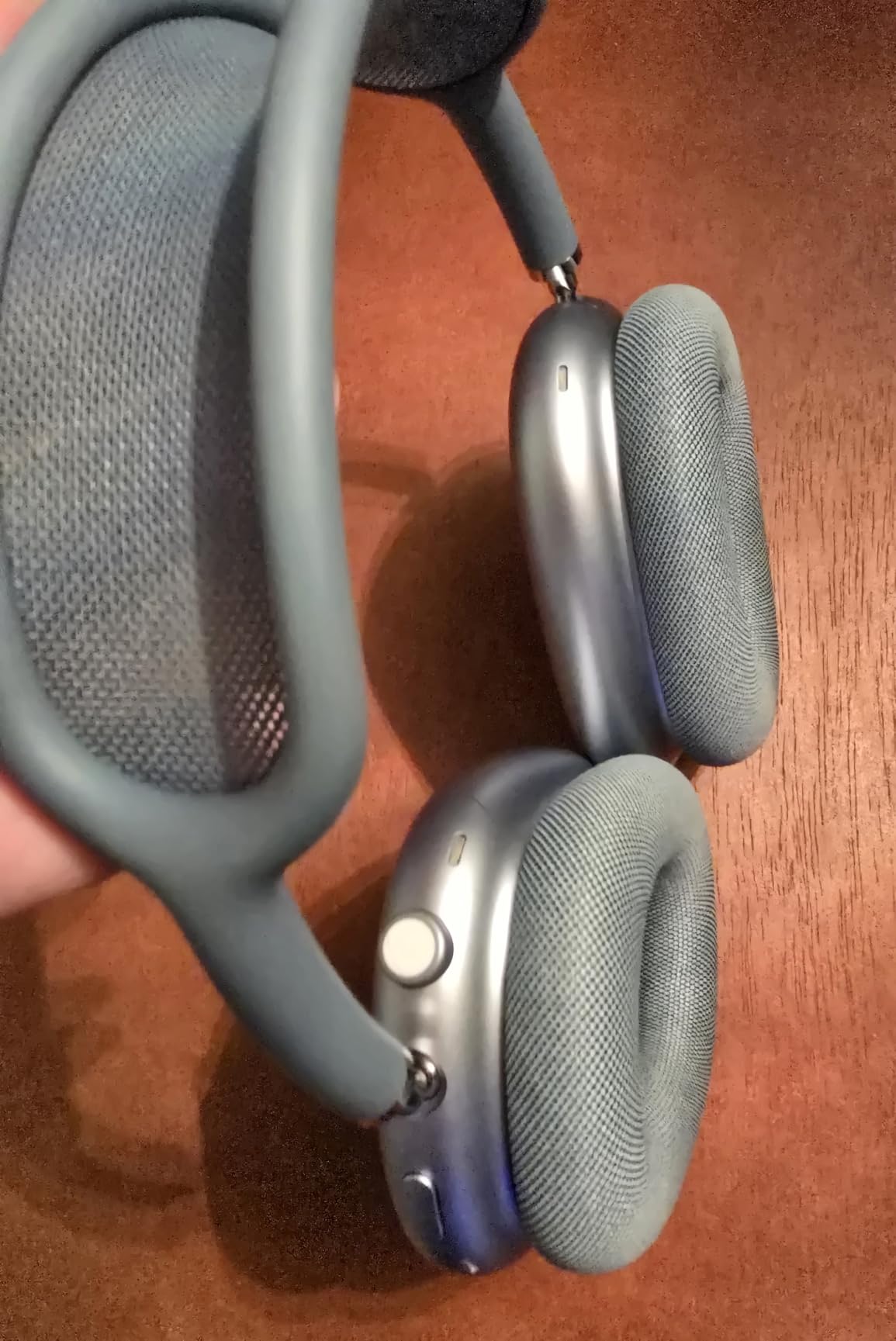 Apple AirPods Max Wireless Over-Ear Headphones, Pro-Level Active Noise Cancellation, Transparency Mode, Personalized Spatial Audio, USB-C Charging, Bluetooth Headphones for iPhone - Starlight - Customer Photo 5