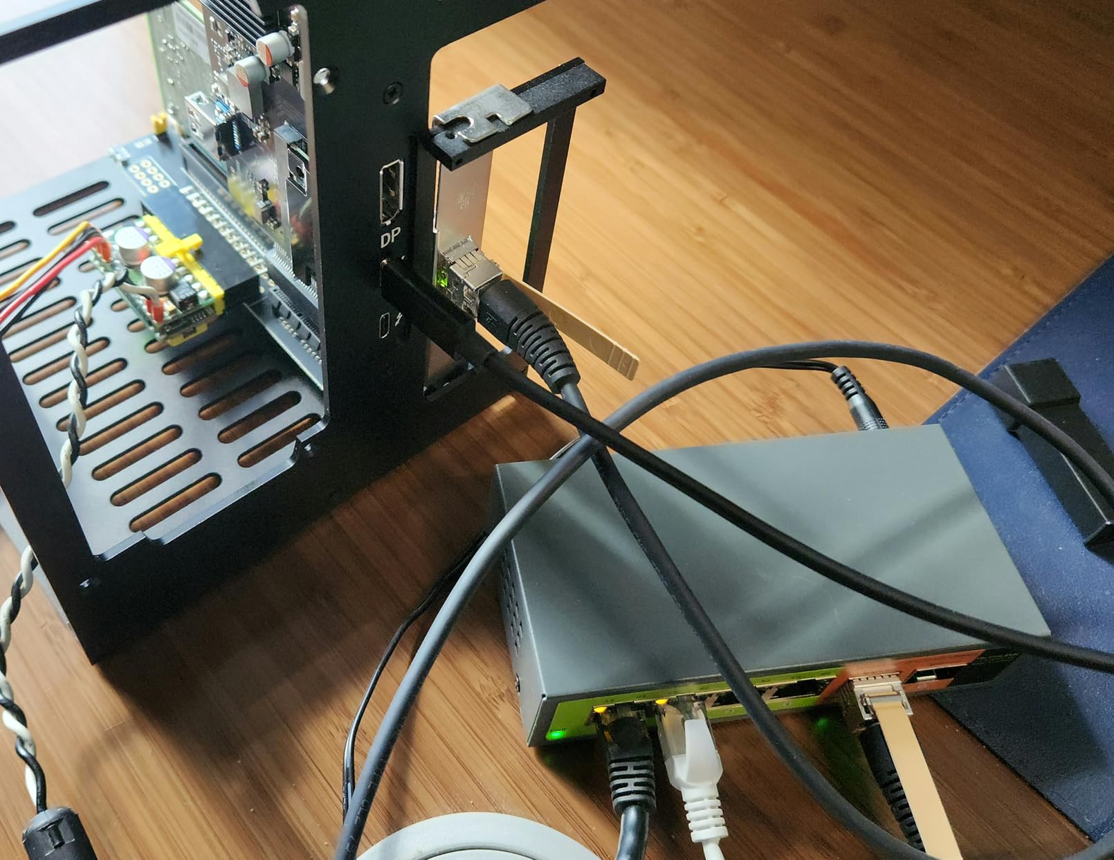 eGPU Enclosure Thunderbolt 3/4 USB4 40Gbps PD 85W Charging External GPU Dock Compatible with NVIDIA/AMD Graphics Cards on Win 10/11 Linux System, ATX Power Supply (MK-L18) - Customer Photo 1