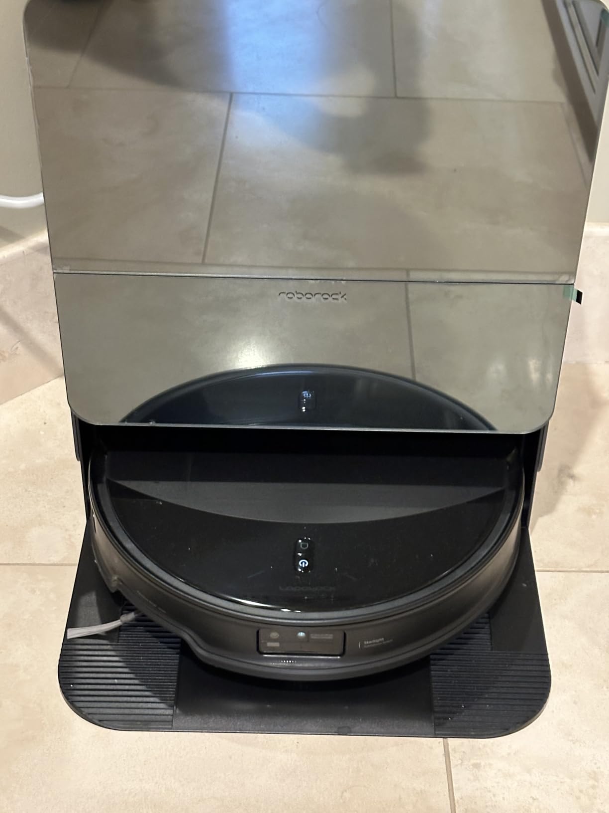 roborock Saros 10R Robot Vacuum and Mop, 22,000 Pa Suction, Zero-Tangling, 3.14'' Ultra Slim, FlexiArm Riser Technology for Carpet & Floor, Corner & Edge Cleaning, Self-Emptying, Hot Air Drying, Black - Customer Photo 1