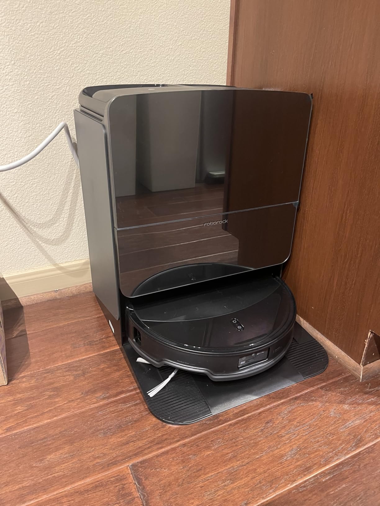 roborock Saros 10R Robot Vacuum and Mop, 22,000 Pa Suction, Zero-Tangling, 3.14'' Ultra Slim, FlexiArm Riser Technology for Carpet & Floor, Corner & Edge Cleaning, Self-Emptying, Hot Air Drying, Black Customer Review roborock Saros 10R Robot Vacuum and Mop, 22,000 Pa Suction, Zero-Tangling, 3.14'' Ultra Slim, FlexiArm Riser Technology for Carpet & Floor, Corner & Edge Cleaning, Self-Emptying, Hot Air Drying, Black - Customer Photo 2