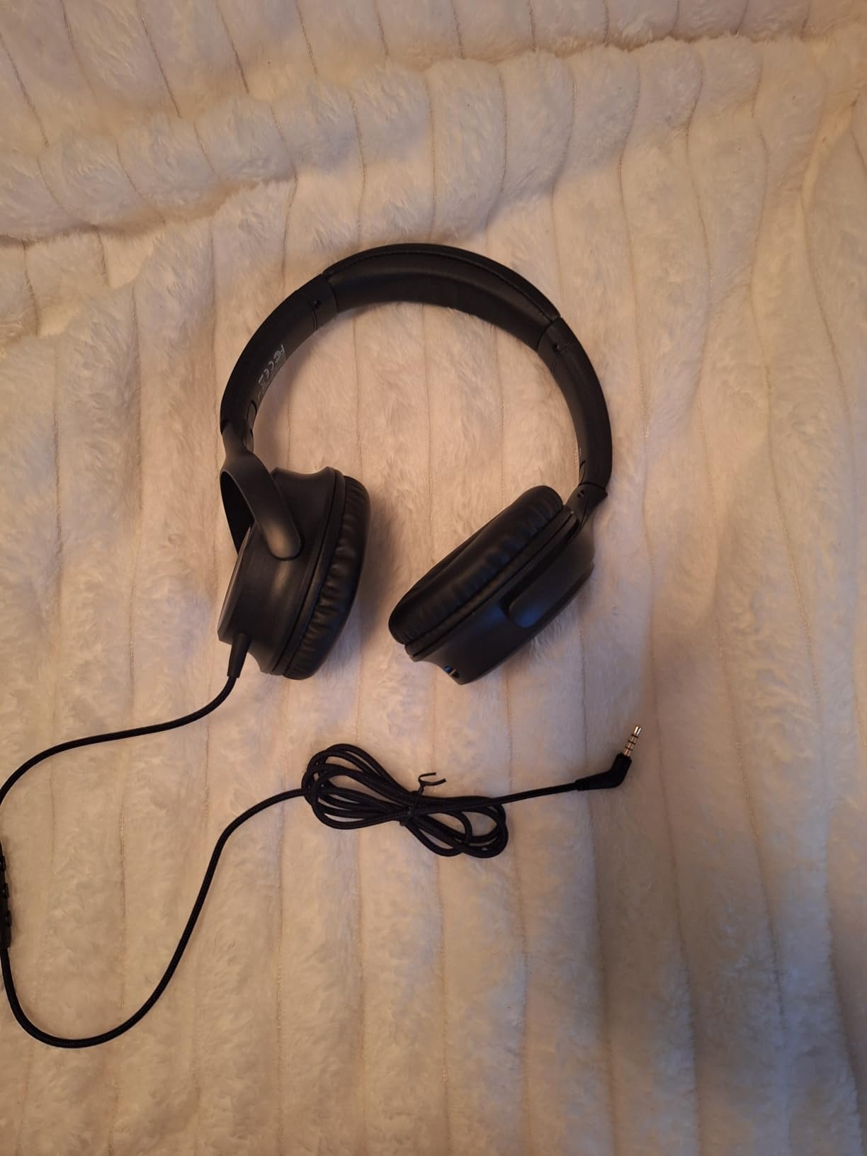 USB C Headphones Wired, Over Ear USB C Wired Headphones with Microphone, Volume Control, HD Stereo Sound, Foldable USB Type C Headphones for Adult/Teens/Chromebook/Laptop/Computer/iPhone,Black - Customer Photo 1