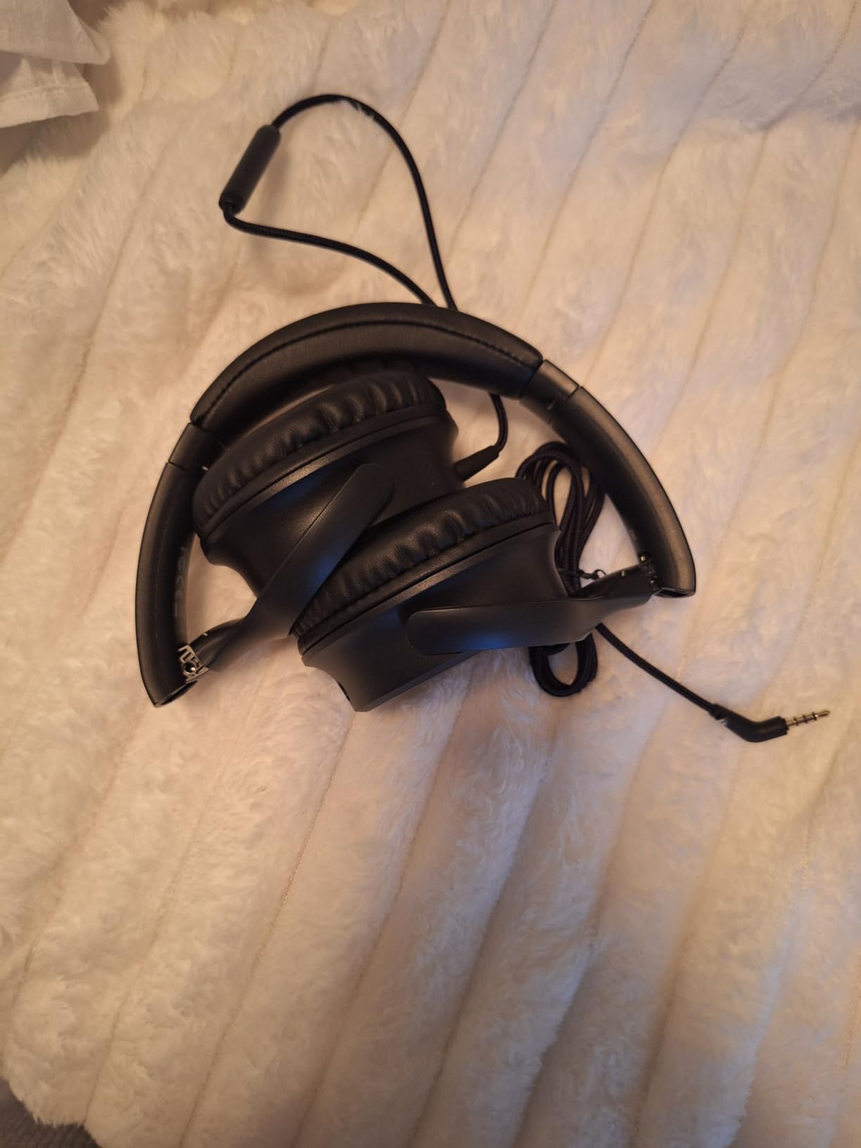 USB C Headphones Wired, Over Ear USB C Wired Headphones with Microphone, Volume Control, HD Stereo Sound, Foldable USB Type C Headphones for Adult/Teens/Chromebook/Laptop/Computer/iPhone,Black - Customer Photo 2