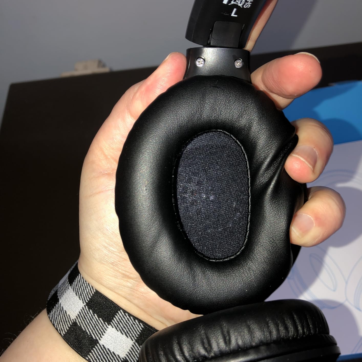 USB C Headphones Wired, Over Ear USB C Wired Headphones with Microphone, Volume Control, HD Stereo Sound, Foldable USB Type C Headphones for Adult/Teens/Chromebook/Laptop/Computer/iPhone,Black - Customer Photo 2