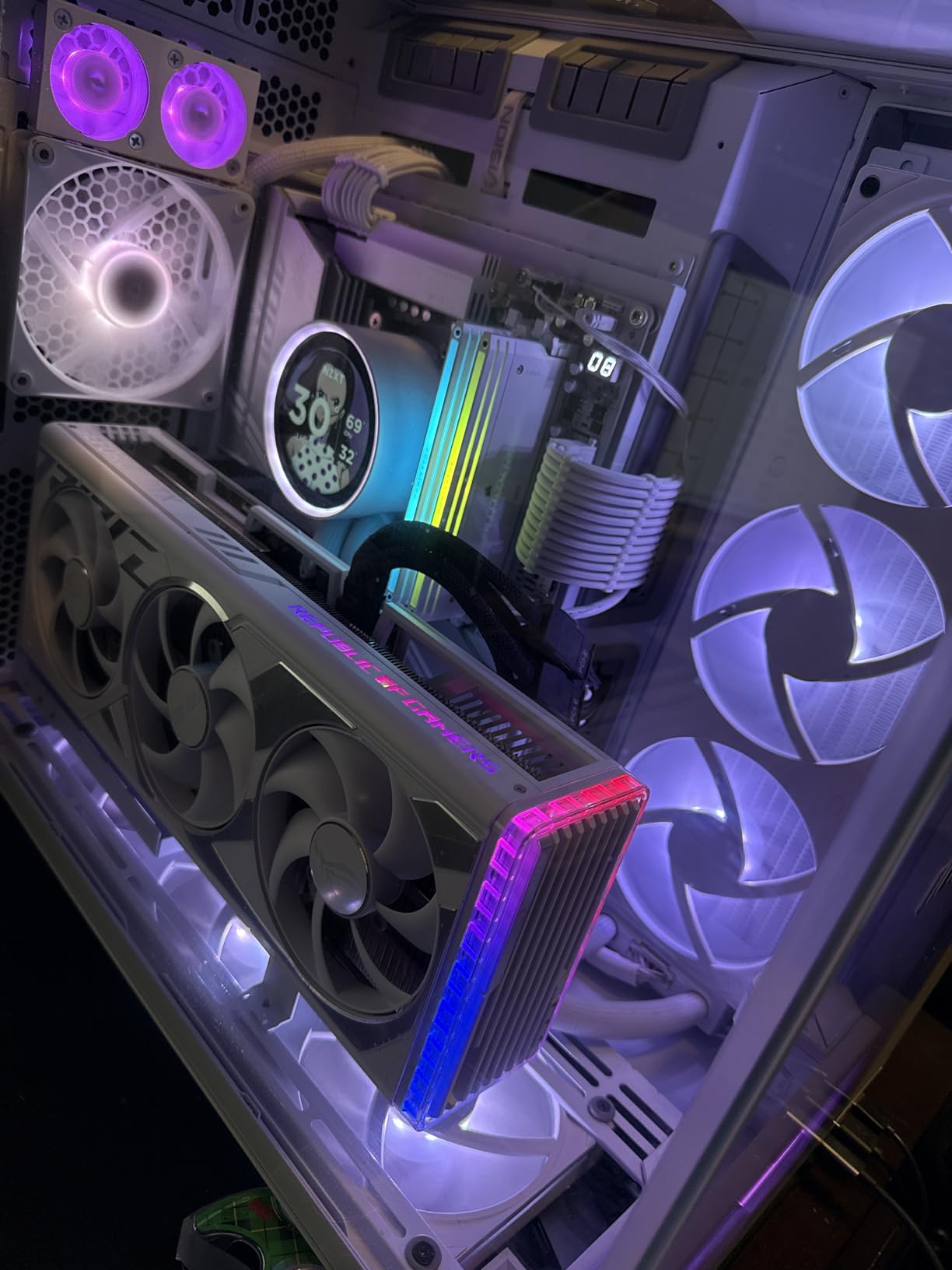 NZXT Control Hub - Digital RGB Lighting and PWM Fan Speed Controller - Control Up to 5 x PWM Fans or 4 x NZXT Single-Frame Fans - Powered by NZXT CAM Software Customer Review NZXT Control Hub - Digital RGB Lighting and PWM Fan Speed Controller - Control Up to 5 x PWM Fans or 4 x NZXT Single-Frame Fans - Powered by NZXT CAM Software - Customer Photo 1