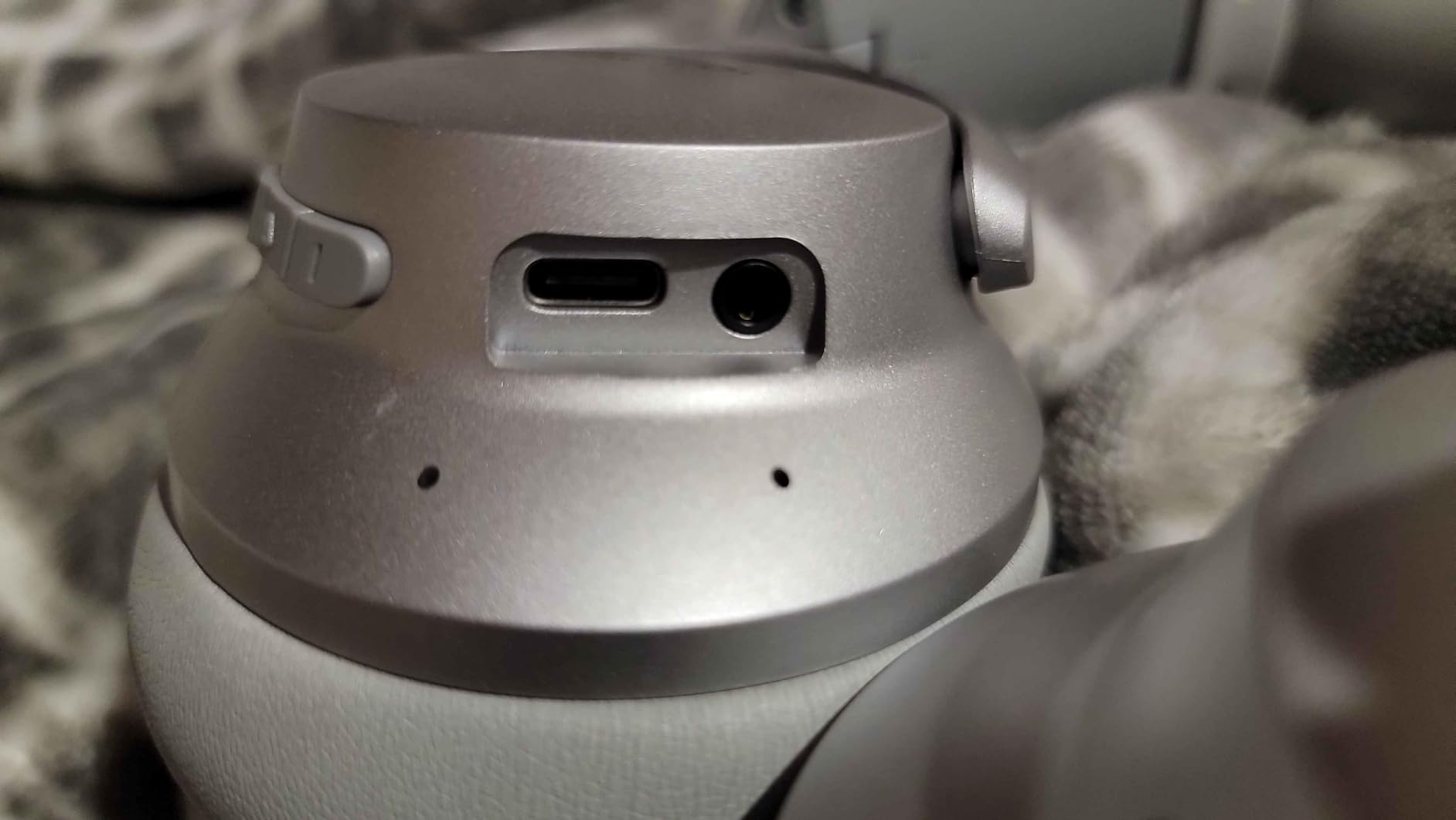 Soundcore Anker Life Q20 Hybrid Active Noise Cancelling Headphones, Wireless Over Ear Bluetooth Headphones, 60H Playtime, Hi-Res Audio, Deep Bass, Foam Ear Cups, Travel, Office, USB-C Charging - Customer Photo 4