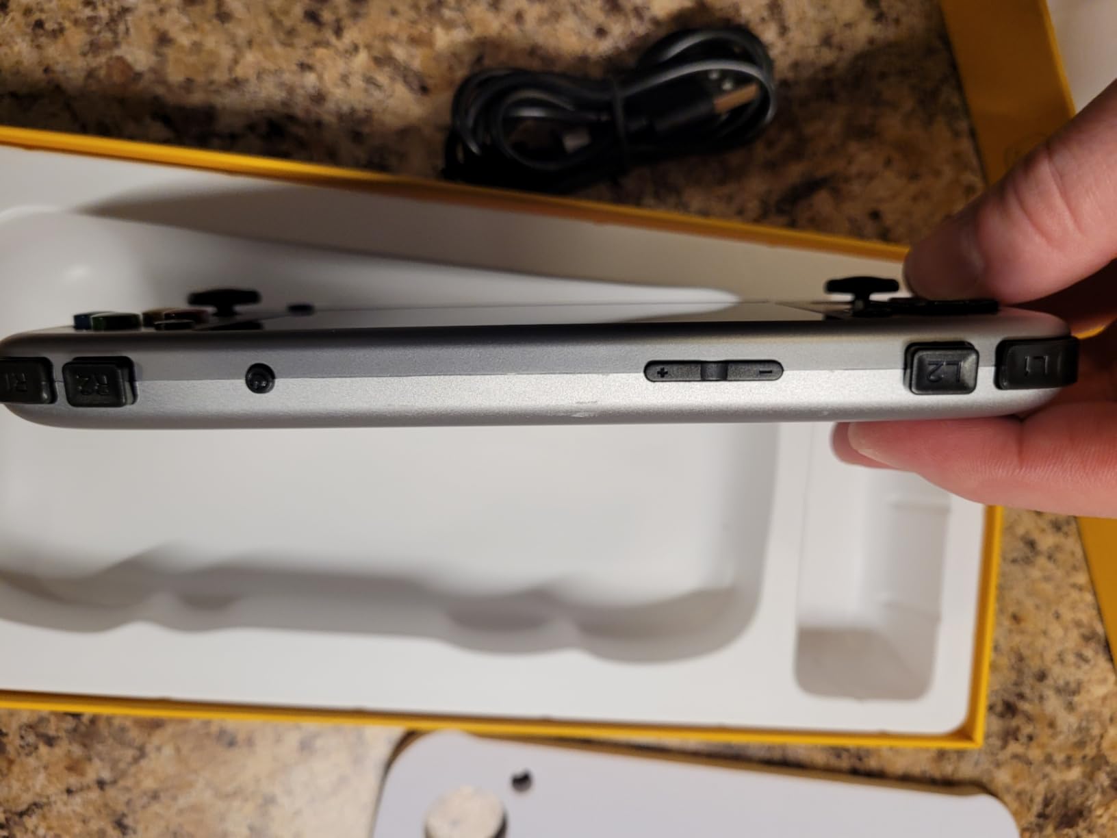 UNICO Game Pocket Player with 40 SNK Classic Games Pre-Installed, Handheld Gaming Console, 3500mAh Rechargeable Battery, Pick up and Play, Ideal for Casual Gamers and Nostalgic Enthusiasts-Gray Customer Review UNICO Game Pocket Player with 40 SNK Classic Games Pre-Installed, Handheld Gaming Console, 3500mAh Rechargeable Battery, Pick up and Play, Ideal for Casual Gamers and Nostalgic Enthusiasts-Gray - Customer Photo 1