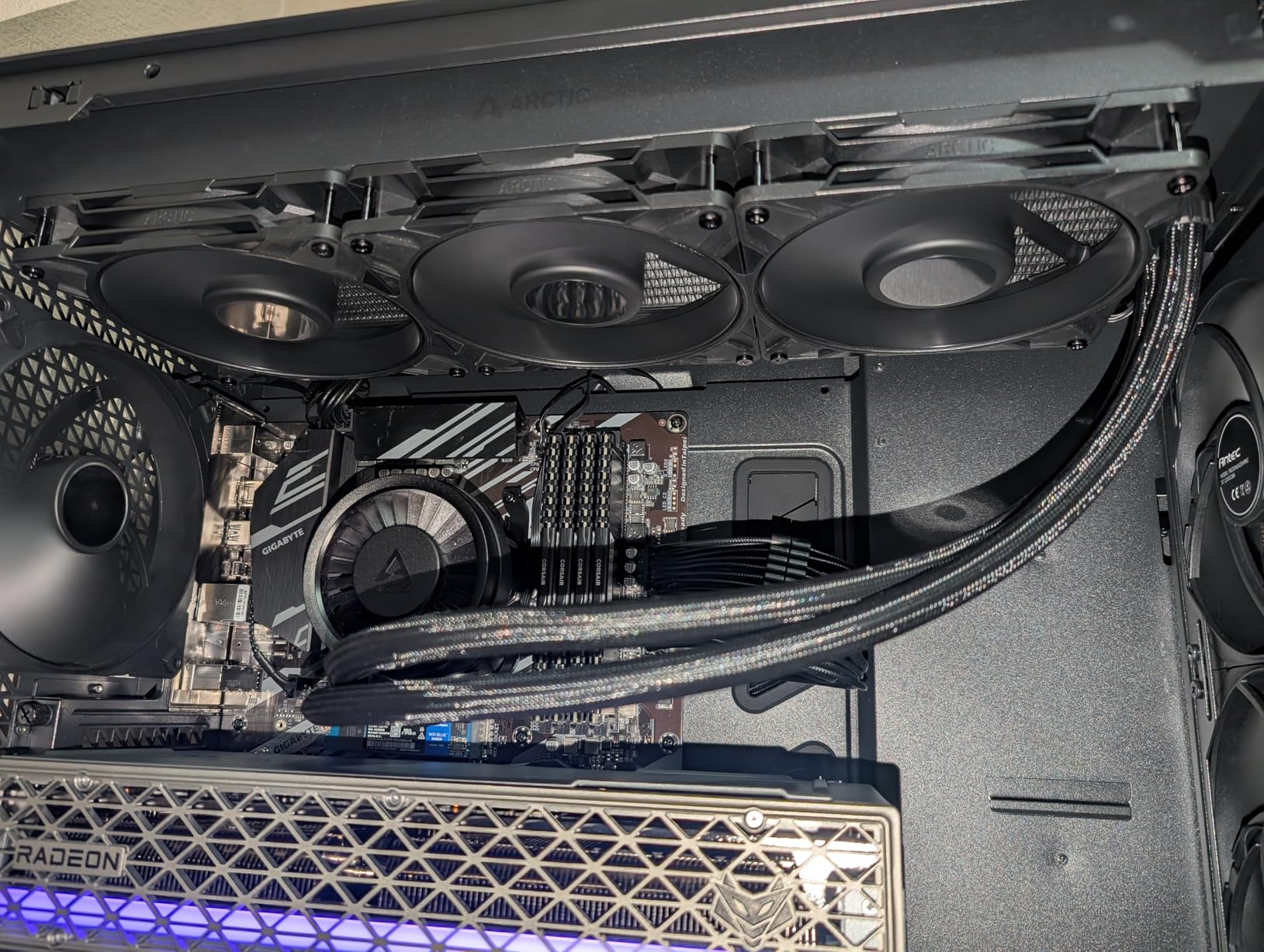 ARCTIC Liquid Freezer III Pro 420 - AIO CPU Cooler, 3 x 140 mm Water Cooling, 38 mm Radiator, PWM Pump, VRM Fan, AMD AM5/AM4, Intel LGA1851/1770 Contact Frame - Black Customer Review ARCTIC Liquid Freezer III Pro 420 - AIO CPU Cooler, 3 x 140 mm Water Cooling, 38 mm Radiator, PWM Pump, VRM Fan, AMD AM5/AM4, Intel LGA1851/1770 Contact Frame - Black - Customer Photo 2