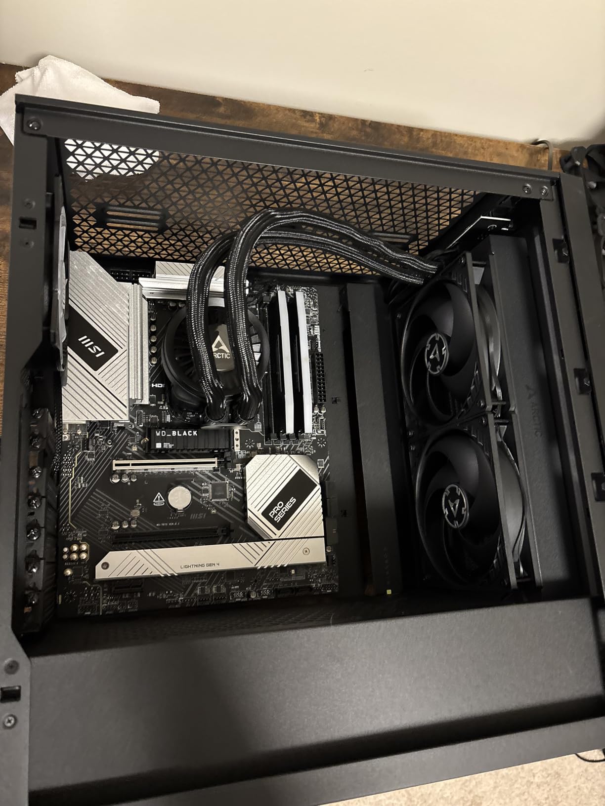 ARCTIC Liquid Freezer III Pro 280 - AIO CPU Cooler, 2 x 140 mm Water Cooling, 38 mm Radiator, PWM Pump, VRM Fan, AMD AM5/AM4, Intel LGA1851/1770 Contact Frame - Black Customer Review ARCTIC Liquid Freezer III Pro 280 - AIO CPU Cooler, 2 x 140 mm Water Cooling, 38 mm Radiator, PWM Pump, VRM Fan, AMD AM5/AM4, Intel LGA1851/1770 Contact Frame - Black - Customer Photo 1