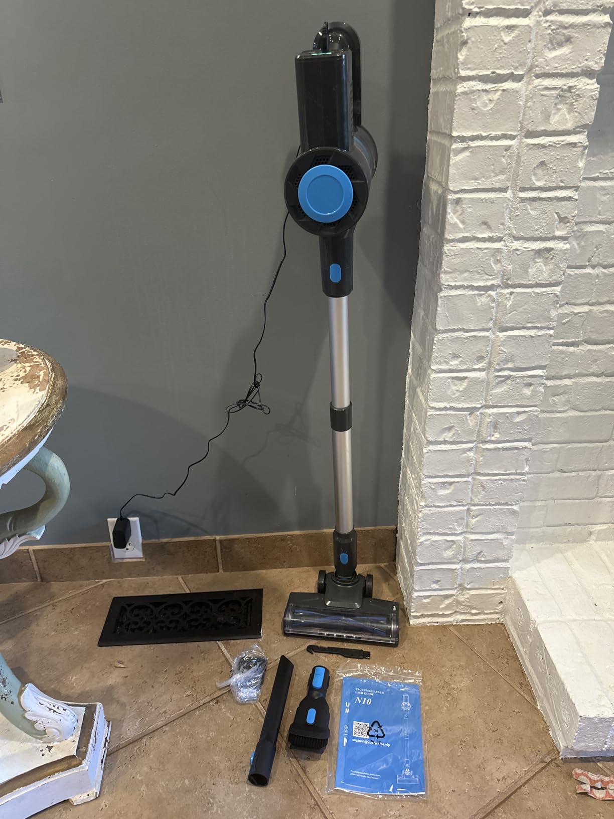 Cordless Vacuum Cleaner, Powerful Lightweight Stick Vacuum with Self-Standing, Anti-Tangle, 8-in-1 Rechargeable Vacuum Cleaners for Home, Hardwood Floors, Carpet, Pet Hair (Blue) - Customer Photo 1