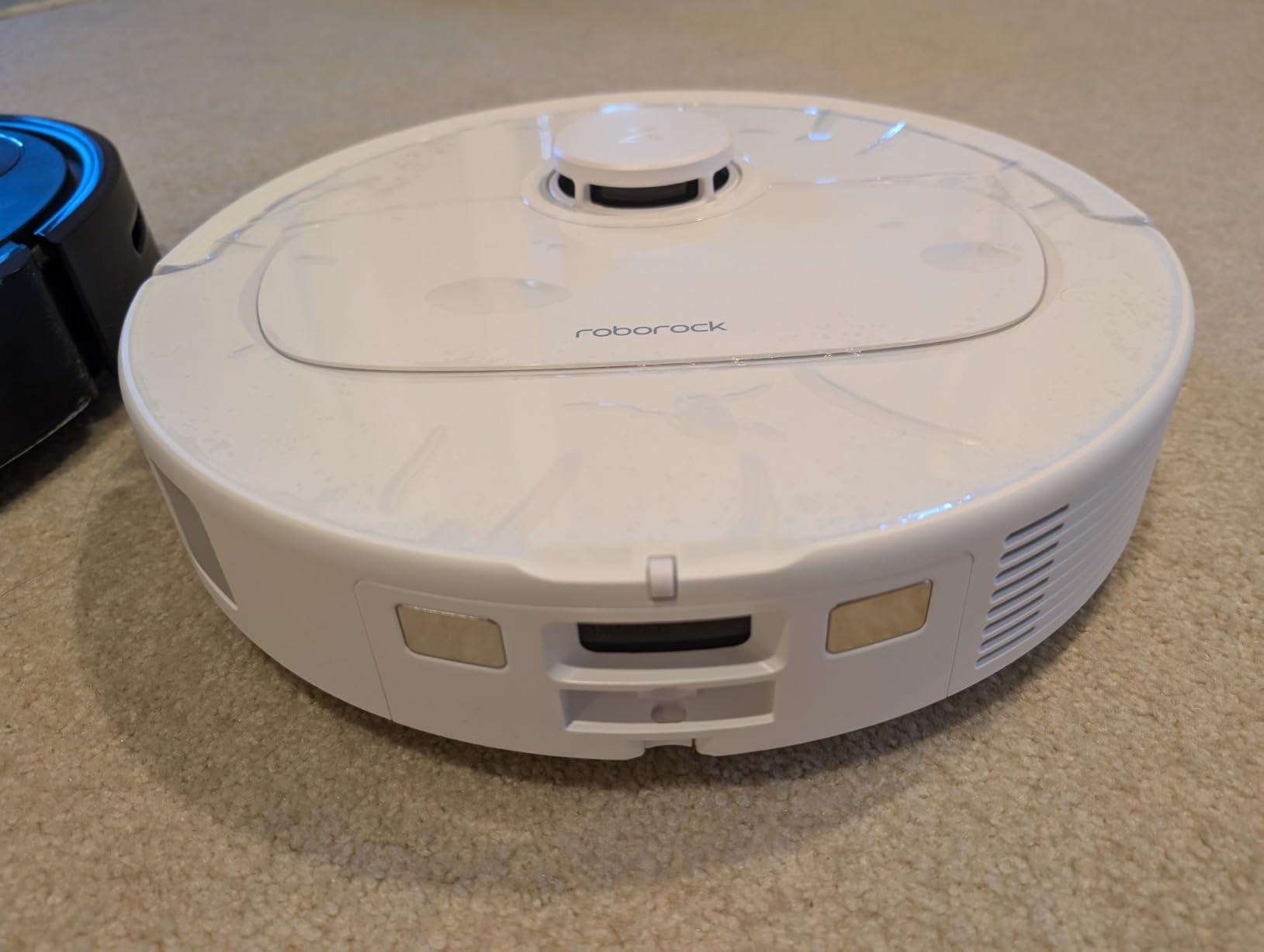 roborock Qrevo Series Robot Vacuum and Mop, 8000Pa Suction, Upgraded from Qrevo S, Anti-Tangle Brushes, Smart Obstacle Avoidance, Auto Mop Washing, All-in-One Dock, 200RPM Spinning Mops, Black(QV 35A) - Customer Photo 1
