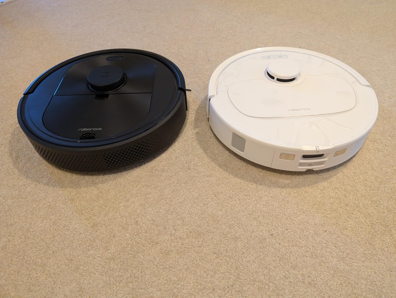 roborock Qrevo Series Robot Vacuum and Mop, 8000Pa Suction, Upgraded from Qrevo S, Anti-Tangle Brushes, Smart Obstacle Avoidance, Auto Mop Washing, All-in-One Dock, 200RPM Spinning Mops, Black(QV 35A) - Customer Photo 2