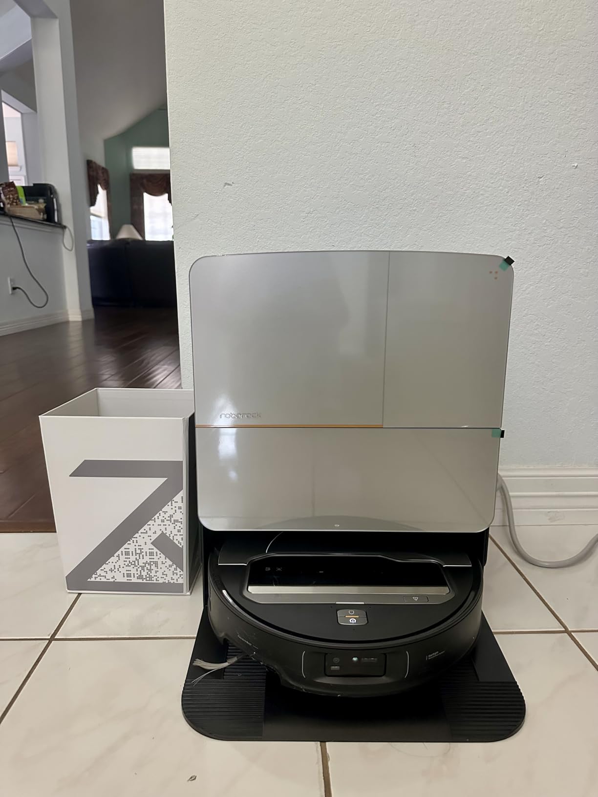 roborock Saros Z70 Robot Vacuum and Mop, OmniGrip Arm, AI-Powered, 22,000Pa Suction, 3.14'' Ultra Slim, FlexiArm Riser Technology, AdaptiLift Chassis, Obstacle Avoidance, Auto Mop Washing & Drying - Customer Photo 1