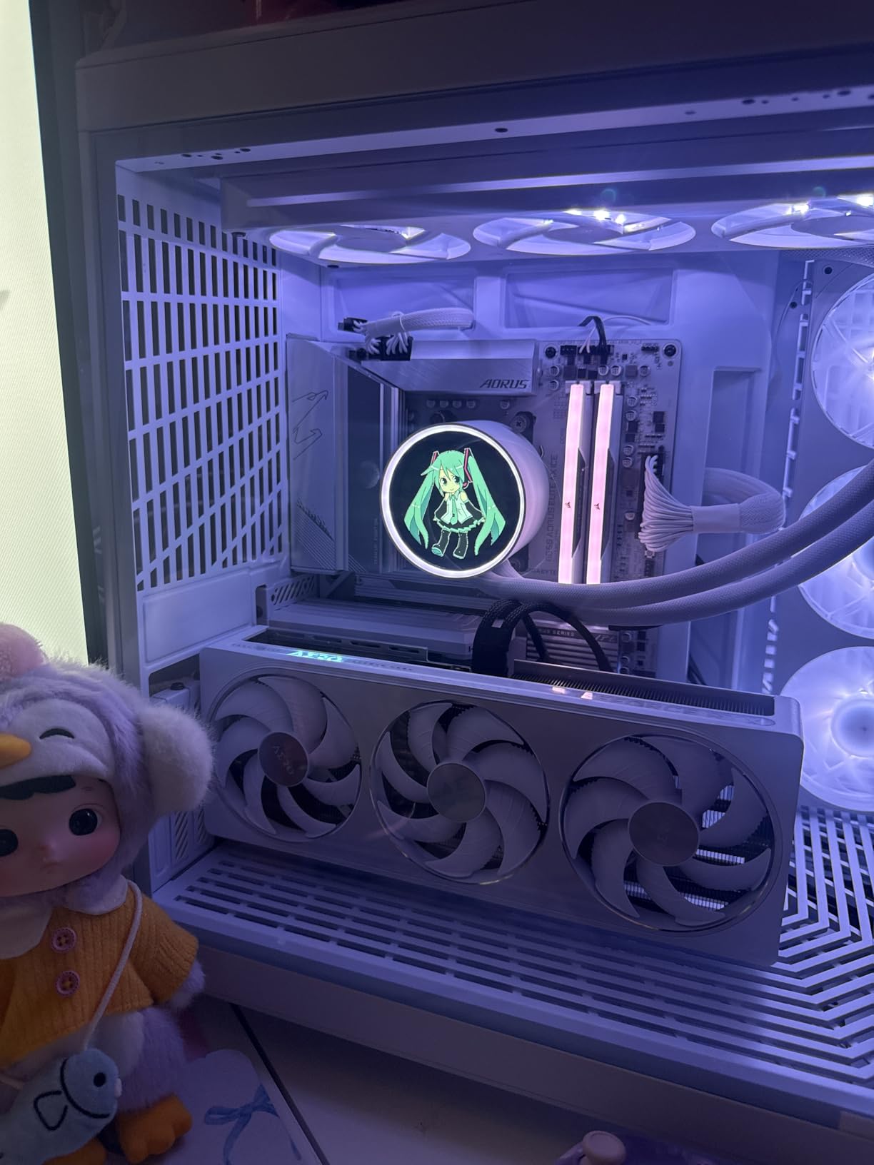 GIGABYTE GeForce RTX 5070 Eagle OC ICE SFF 12G Graphics Card, 12GB 192-bit GDDR7, PCIe 5.0, WINDFORCE Cooling System, GV-N5070EAGLEOC ICE-12GD Video Card Customer Review GIGABYTE GeForce RTX 5070 Eagle OC ICE SFF 12G Graphics Card, 12GB 192-bit GDDR7, PCIe 5.0, WINDFORCE Cooling System, GV-N5070EAGLEOC ICE-12GD Video Card - Customer Photo 3