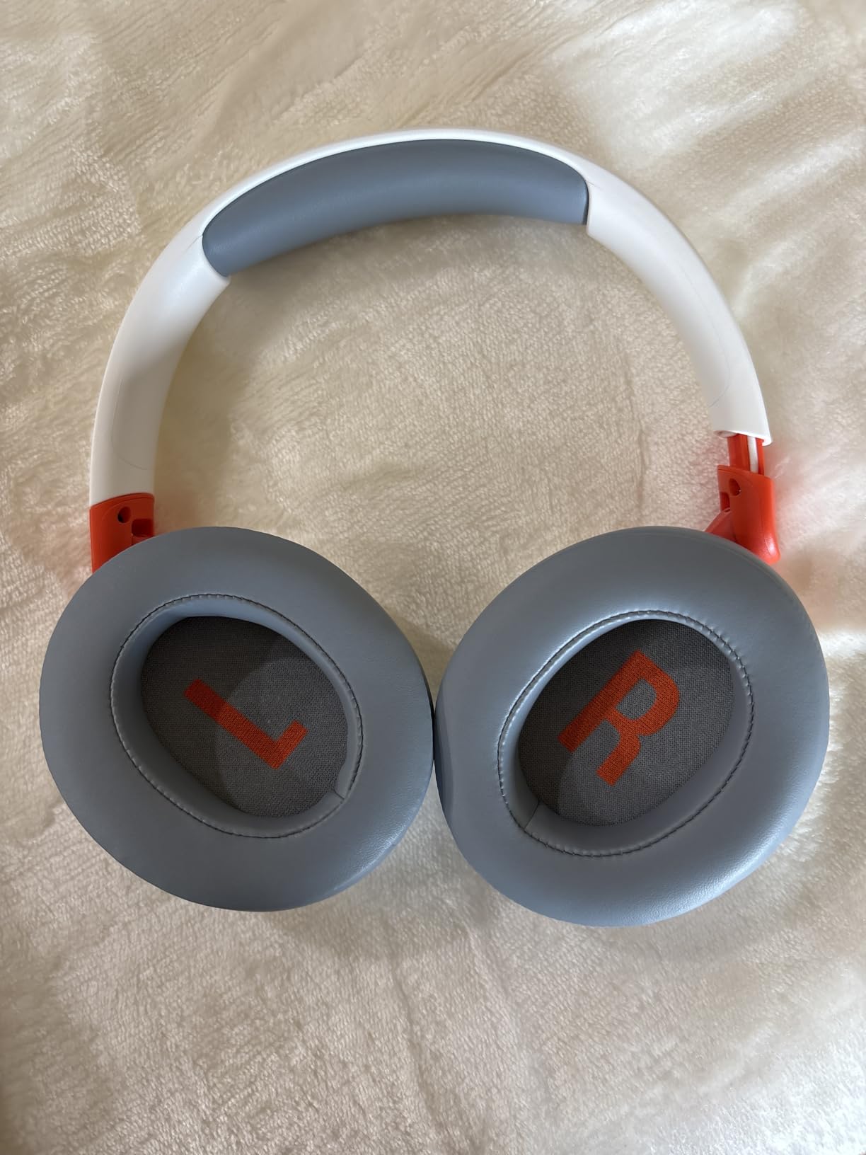 JBL Junior 470NC - Wireless Over-Ear Noise Cancelling Kids Headphones Safe Sound (<85dB), Fit for Kids, Parental Control with Customizable Volume & Playtime and 50Hr Battery Life (White) - Customer Photo 1
