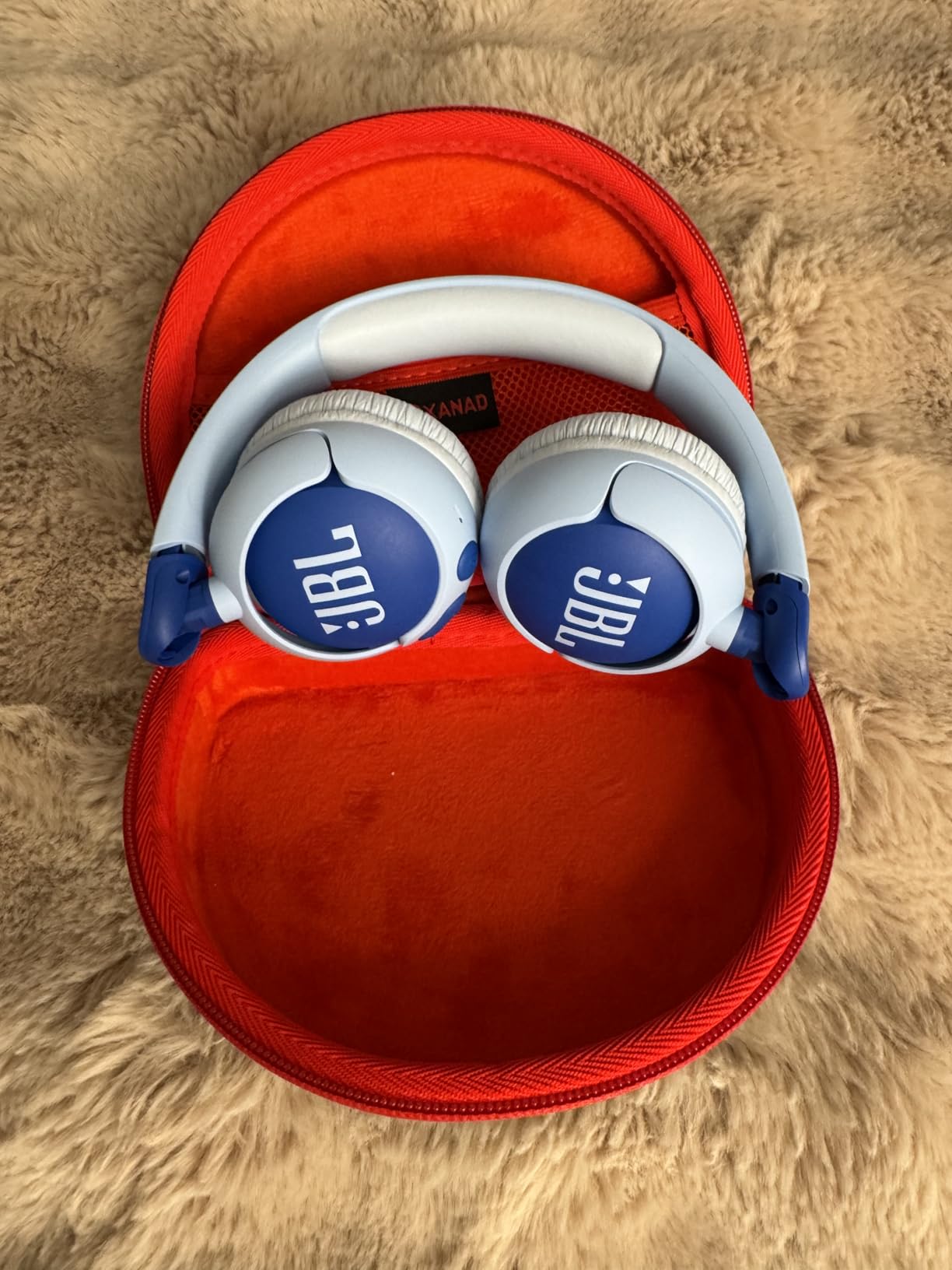 JBL Junior 320BT - Wireless on-Ear Kids Headphones Safe Sound (<85dB), Fit for Kids, Parental Control with Customizable Volume & Playtime and 50Hr Battery Life (Blue) - Customer Photo 2