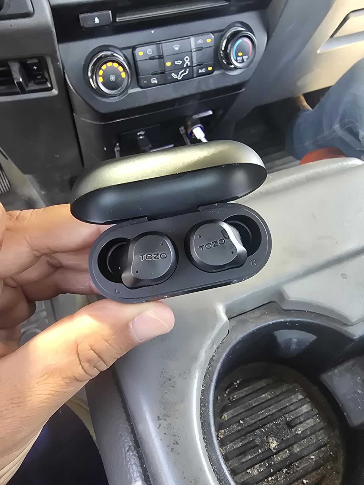 JBL Endurance Race 2 - Waterproof (IP68) Sports True Wireless Earbuds with 4 mics for Crisp, Clear Calls, Pure Bass Sound, 48Hrs of Playback, Plus Speed Charging & Active Noise Cancelling (Black) - Customer Photo 2