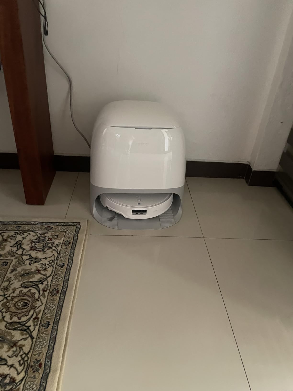 roborock Qrevo CurvX Robot Vacuum and Mop, 22,000Pa Suction, 3.14'' Ultra Slim, Dual Anti-Tangle System, Reactive AI Obstacle Recognition, AdaptiLift Chassis, Auto Hot Water Mop Washing & Drying - Customer Photo 2