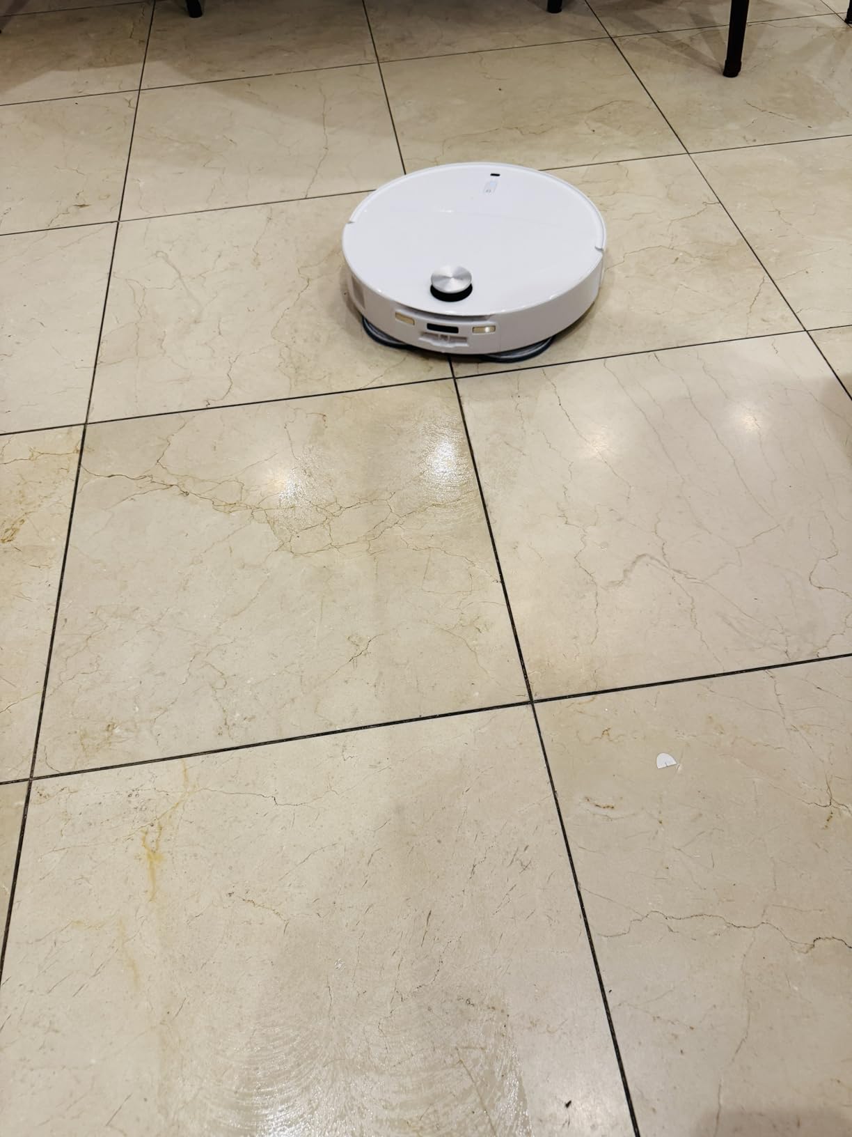 roborock Qrevo CurvX Robot Vacuum and Mop, 22,000Pa Suction, 3.14'' Ultra Slim, Dual Anti-Tangle System, Reactive AI Obstacle Recognition, AdaptiLift Chassis, Auto Hot Water Mop Washing & Drying - Customer Photo 3