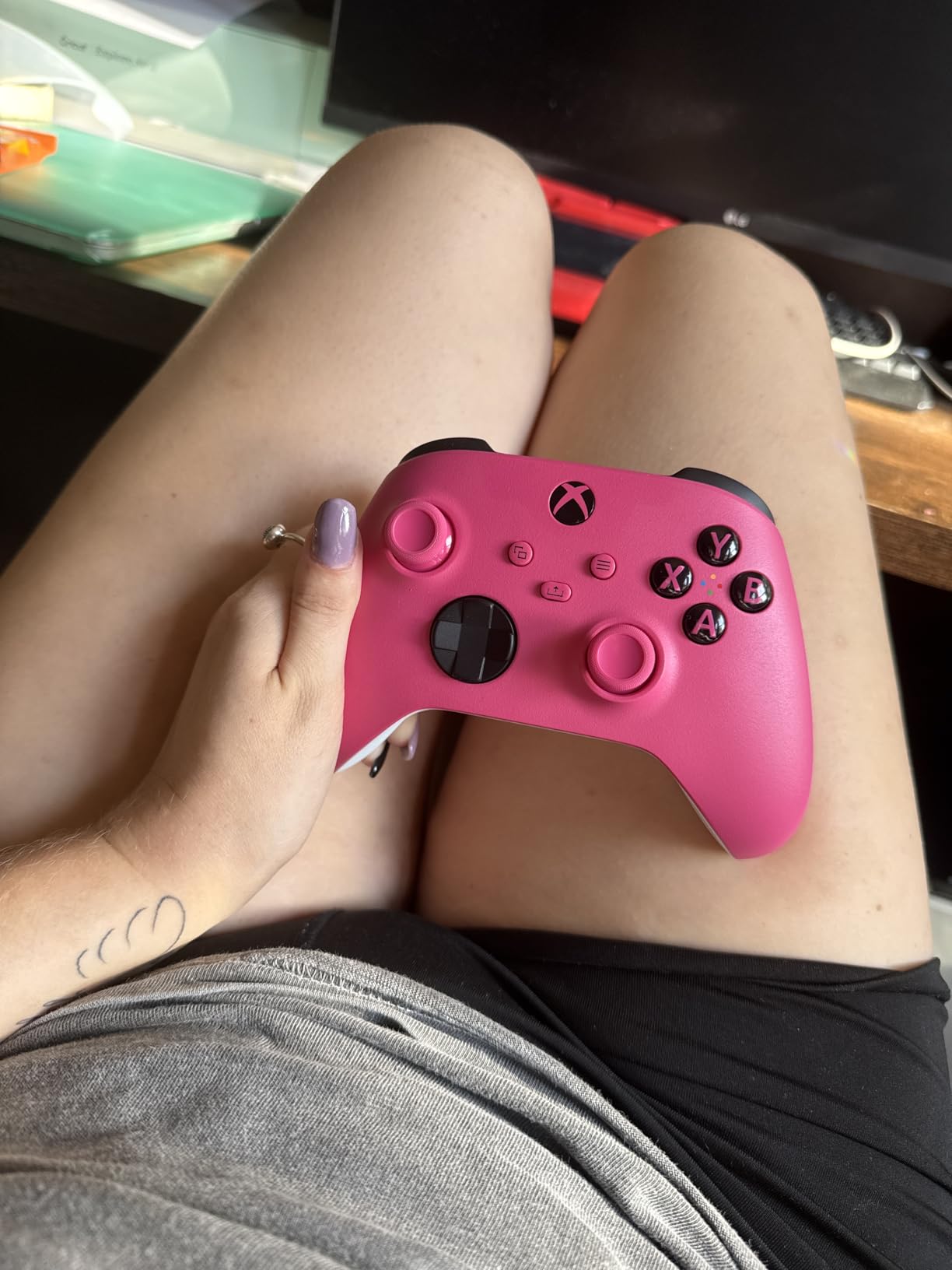 Xbox Wireless Gaming Controller + USB-C® Cable (2025) – Carbon Black – Play on Xbox, Windows, Android, iOS, FireTV Sticks, Smart TVs, VR Headsets - Customer Photo 1