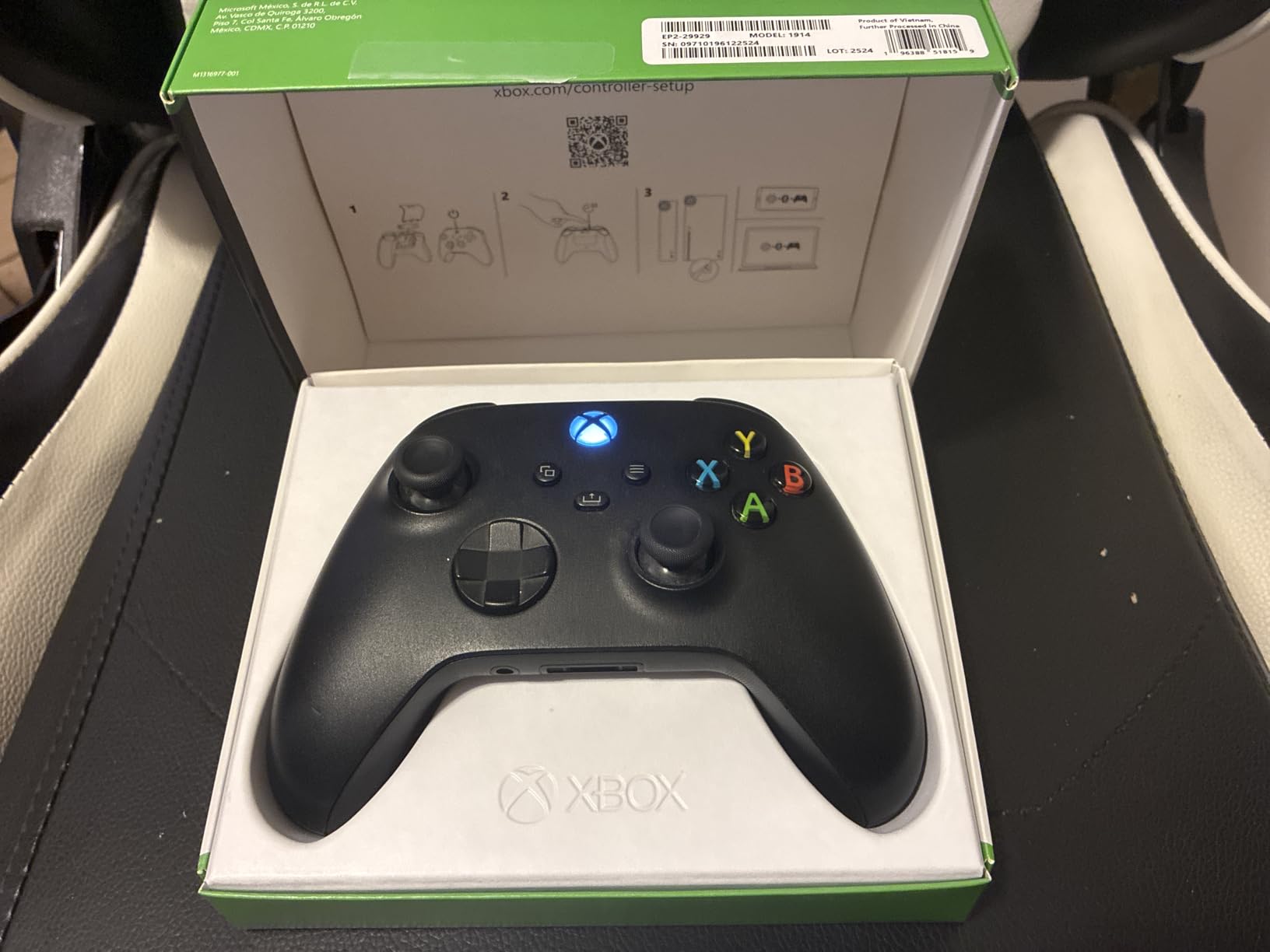 Xbox Wireless Gaming Controller + USB-C® Cable (2025) – Carbon Black – Play on Xbox, Windows, Android, iOS, FireTV Sticks, Smart TVs, VR Headsets - Customer Photo 2