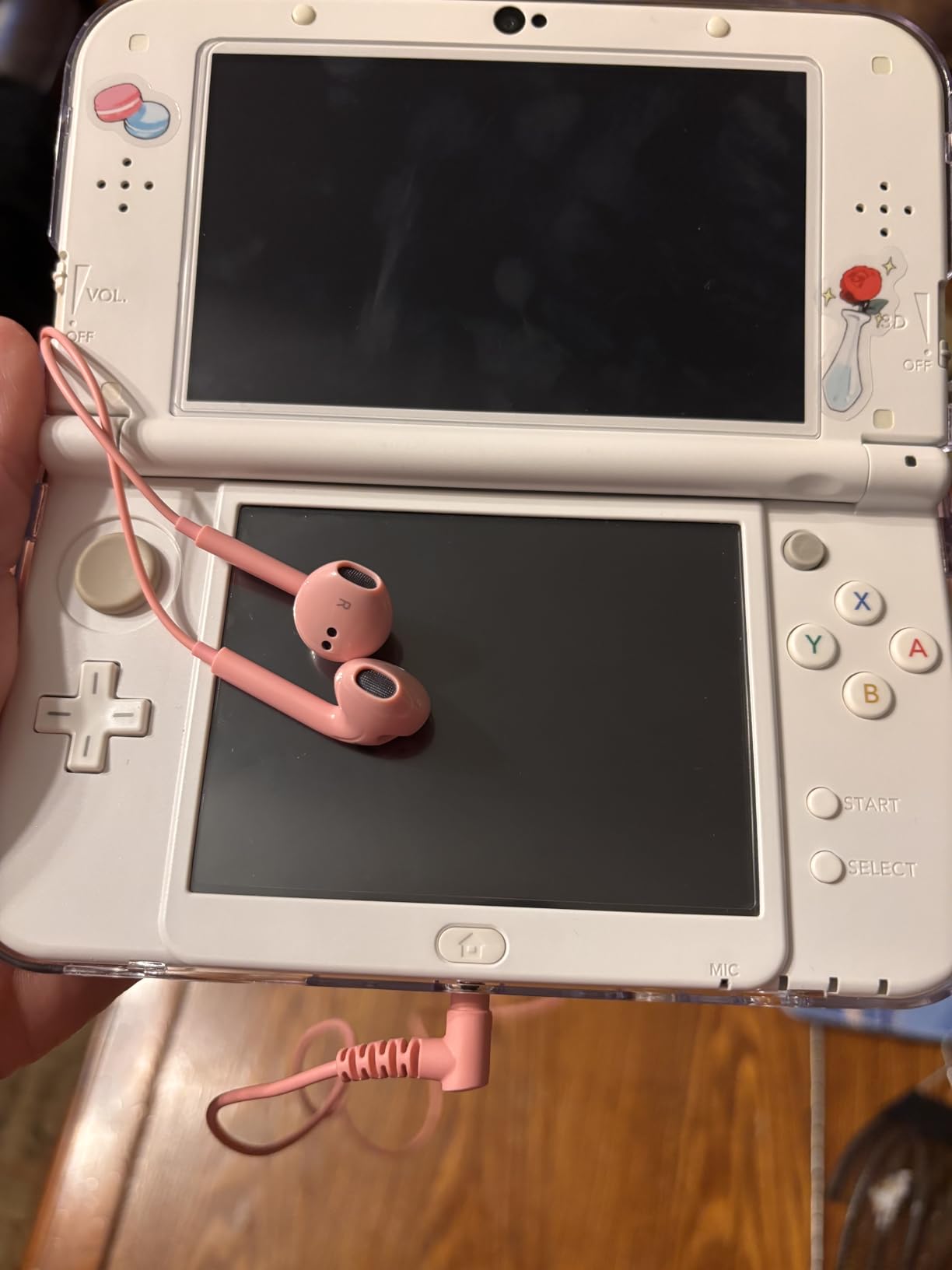 LUDOS Zenith USB C Headphones for iPhone 17 16 15 Pro Max Plus Air iPad Pro Air, 2 Years Warranty, USB-C Earbuds for Samsung Galaxy S24 S23 Ultra S22 S21 S20 A55 A54 A53, USB Type C Earphones - White - Customer Photo 2