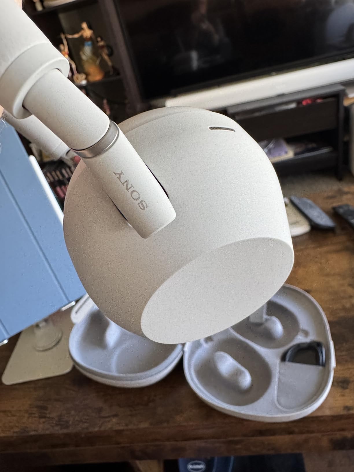 Sony WH-1000XM6 The Best Noise Canceling Wireless Headphones, HD NC Processor QN3, 12 Microphones, Adaptive NC Optimizer, Mastered by Engineers, Studio-Quality, 30-Hour Battery, Black - Customer Photo 1