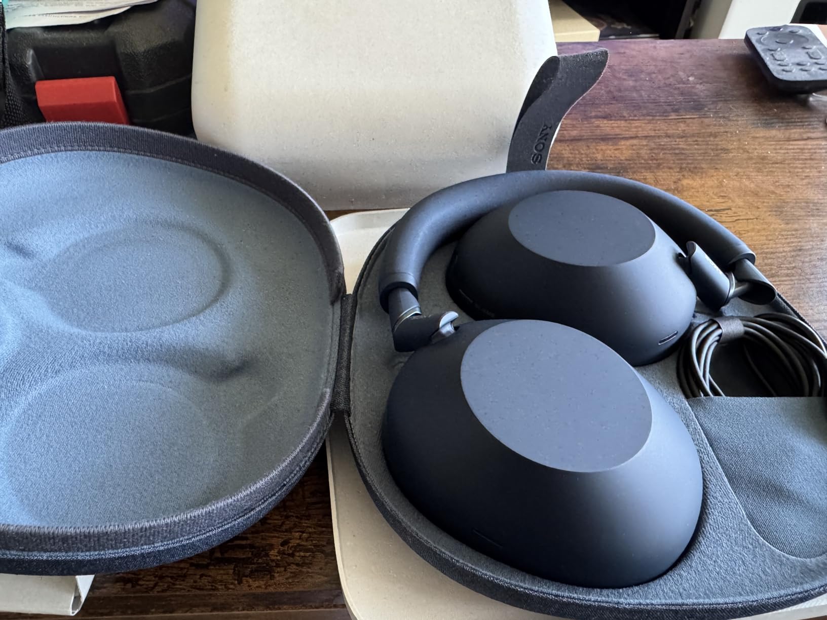 Sony WH-1000XM6 The Best Noise Canceling Wireless Headphones, HD NC Processor QN3, 12 Microphones, Adaptive NC Optimizer, Mastered by Engineers, Studio-Quality, 30-Hour Battery, Midnight Blue - Customer Photo 1