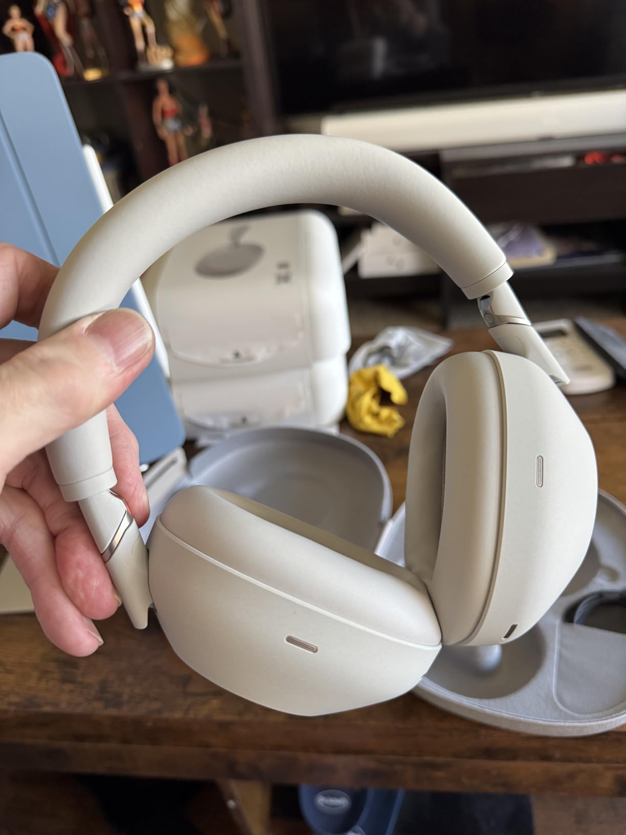 Sony WH-1000XM6 The Best Noise Canceling Wireless Headphones, HD NC Processor QN3, 12 Microphones, Adaptive NC Optimizer, Mastered by Engineers, Studio-Quality, 30-Hour Battery, Midnight Blue - Customer Photo 1