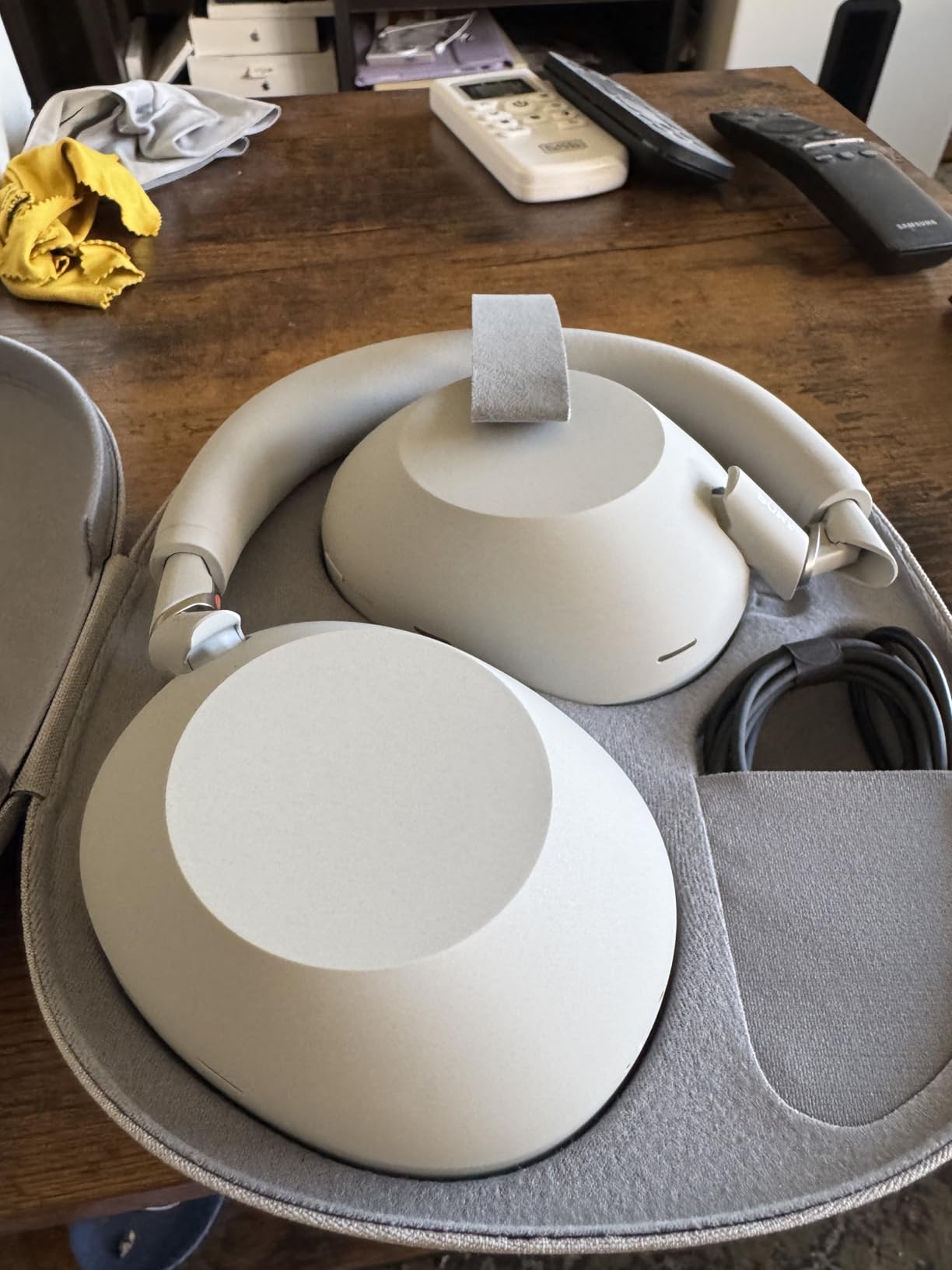 Sony WH-1000XM6 The Best Noise Canceling Wireless Headphones, HD NC Processor QN3, 12 Microphones, Adaptive NC Optimizer, Mastered by Engineers, Studio-Quality, 30-Hour Battery, Midnight Blue - Customer Photo 2