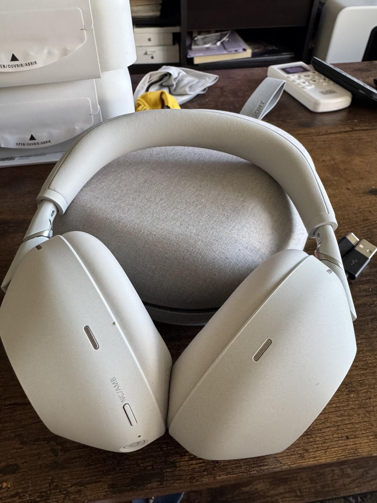 Sony WH-1000XM6 The Best Noise Canceling Wireless Headphones, HD NC Processor QN3, 12 Microphones, Adaptive NC Optimizer, Mastered by Engineers, Studio-Quality, 30-Hour Battery, Midnight Blue - Customer Photo 3
