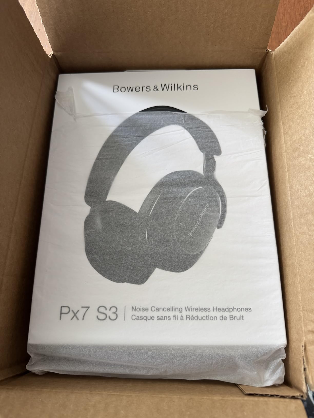 Bowers & Wilkins Px7 S3 Over-Ear Headphones, High-Resolution Sound, Comfortable Fit, Bluetooth, Active Noise Cancelling & Transparency Mode, 30-Hour Playtime, Quick Charge Support, Canvas White Customer Review Bowers & Wilkins Px7 S3 Over-Ear Headphones, High-Resolution Sound, Comfortable Fit, Bluetooth, Active Noise Cancelling & Transparency Mode, 30-Hour Playtime, Quick Charge Support, Canvas White - Customer Photo 4