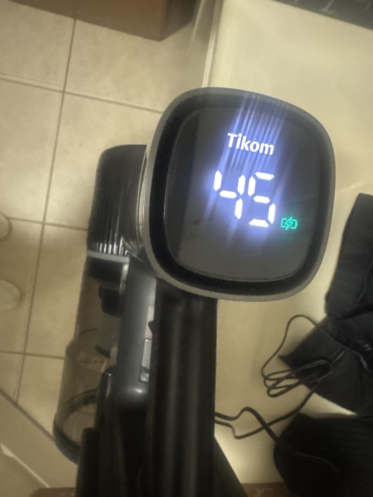 Tikom Cordless Vacuum Cleaner for Home, 40000Pa/450W Stick Vacuum with Charging Wall Dock, Anti-Tangle, Lightweight Handheld Vacuum for Pet Hair, Hard Floor, Carpet, V450 - Customer Photo 1