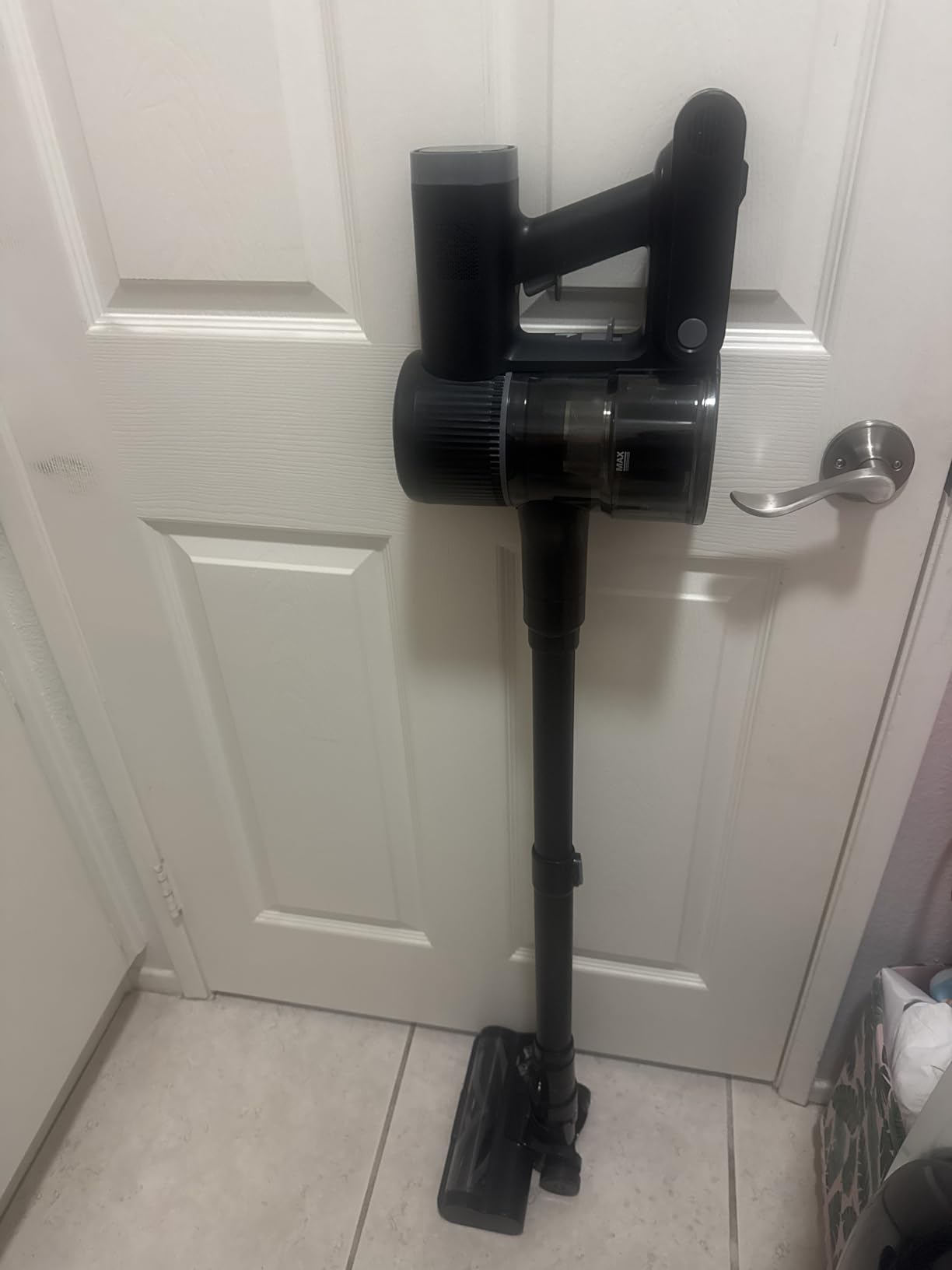 Tikom Cordless Vacuum Cleaner for Home, 40000Pa/450W Stick Vacuum with Charging Wall Dock, Anti-Tangle, Lightweight Handheld Vacuum for Pet Hair, Hard Floor, Carpet, V450 - Customer Photo 2