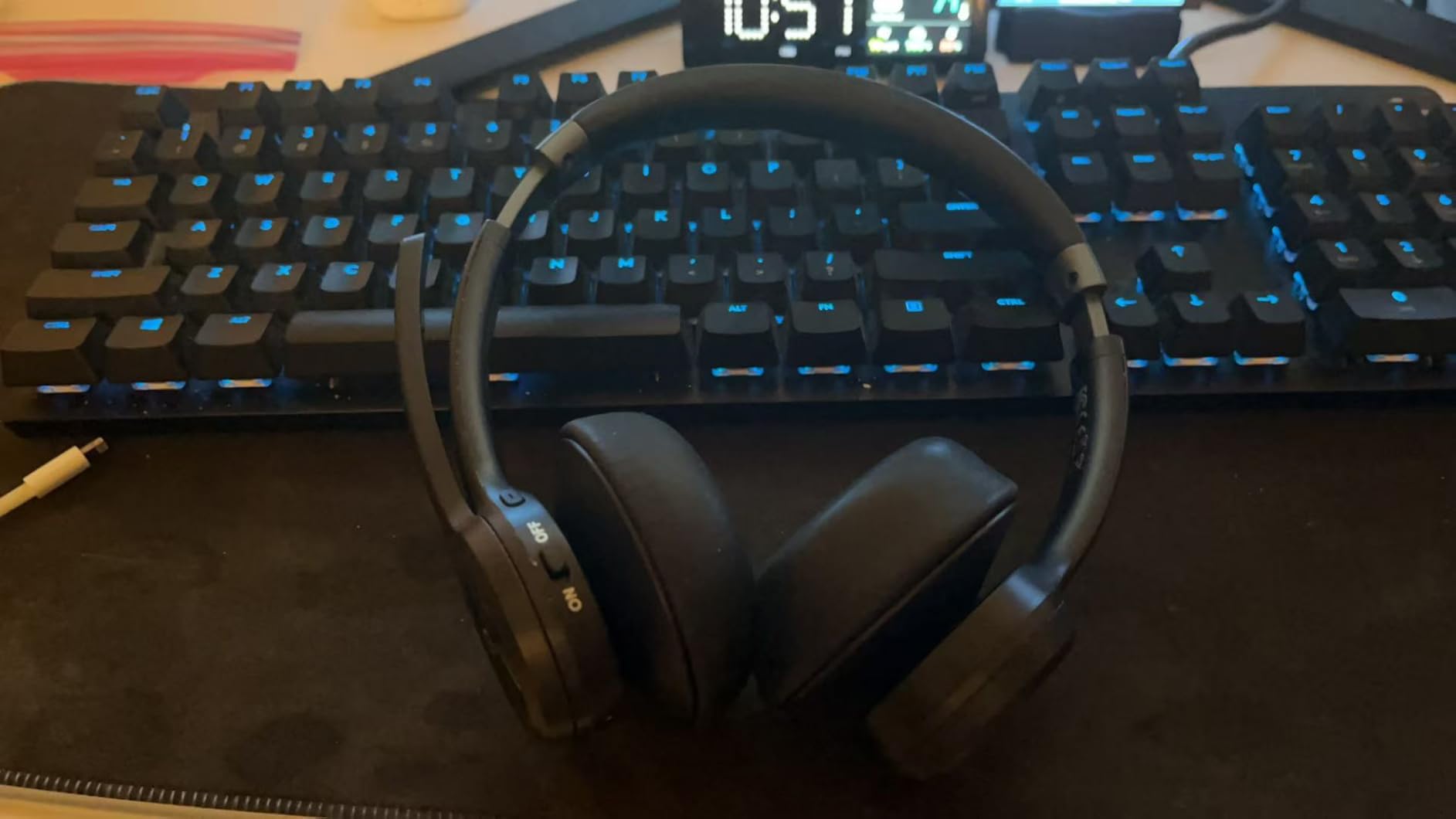 TECKNET Wireless Headset, Bluetooth Headset with AI Noise Cancelling Microphone - Rechargeable Bluetooth V5.2 Headphones, 50H Playtime & Mic Mute, On Ear Headphones for Trucker/Remote Work/Call Center - Customer Photo 1