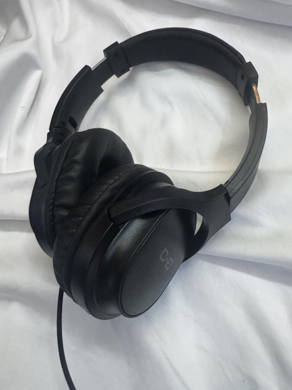 Upgrade Extra Long Cord Headphones for TV & PC with Volume Control, 18 Feet / 5.5M Extension Spring Coiled Cord, 3.5mm AUX with USB & RCA Adapter, Over-Ear Headphone for Smart & Old TVs - Customer Photo 2