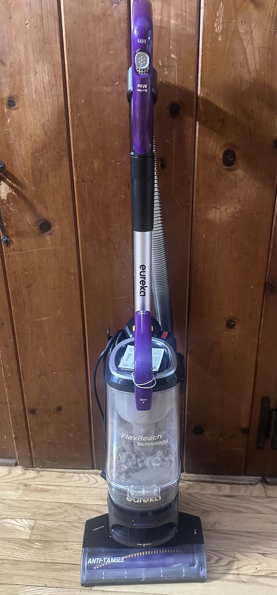 Eureka FlexReach Powerful Upright Vacuum Cleaner for Carpet and Hard Floor, Lift-Up Vacuum with Large Dust Cup, Anti-Tangle, NEU651PL, Purple - Customer Photo 1