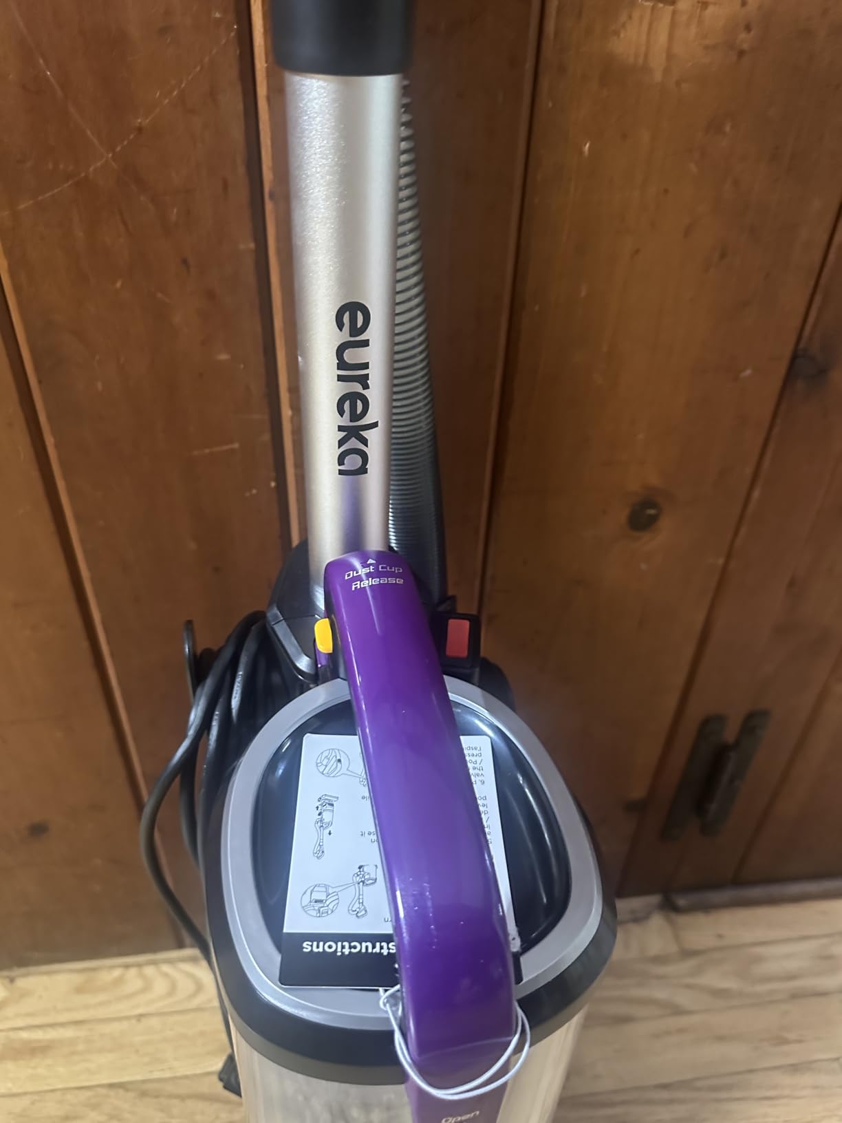 Eureka FlexReach Powerful Upright Vacuum Cleaner for Carpet and Hard Floor, Lift-Up Vacuum with Large Dust Cup, Anti-Tangle, NEU651PL, Purple - Customer Photo 2