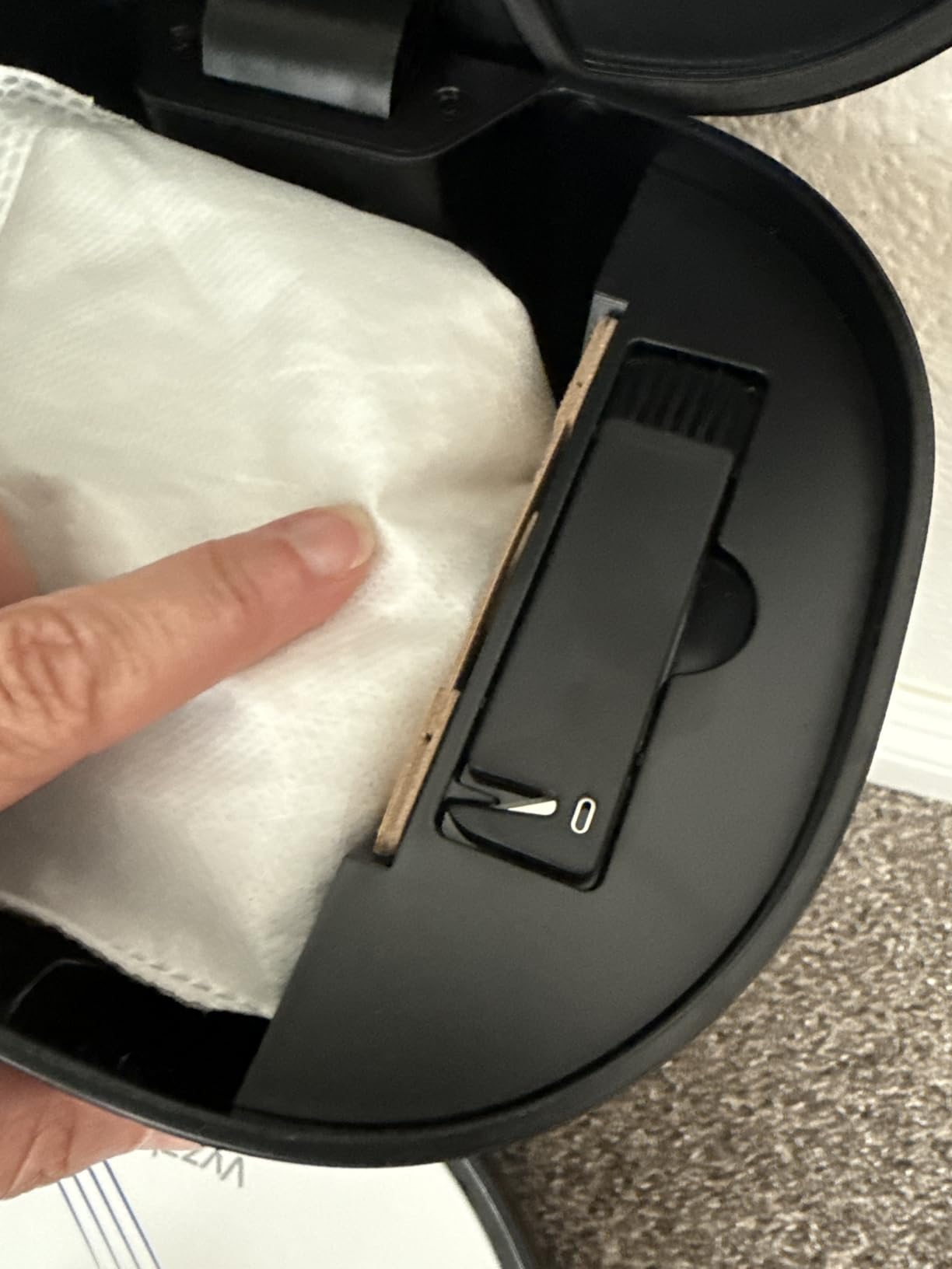 Vyzzle E20 Robot Vacuum and Mop, 60-Day Robot Vacuum Self Emptying, 5500Pa Suction, Zoned & Scheduled Cleaning, LiDAR Navigation, Vacuum Robot for Pet Hair, Carpets, Floors, WiFi/App/Voice Control - Customer Photo 2