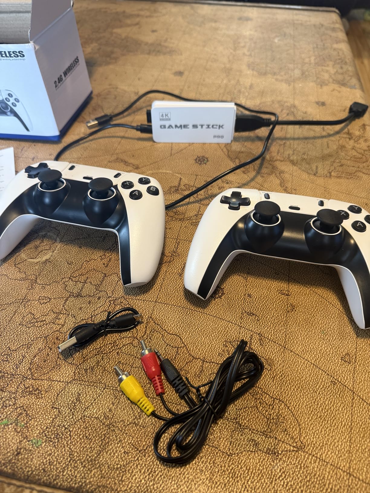 Retro Gaming Console, Plug and Play Video Game Console Built-in 28 Classic Emulators, 40,000+ Games, 4K High Definition HDMI Output for TV with Dual Controllers - Customer Photo 3