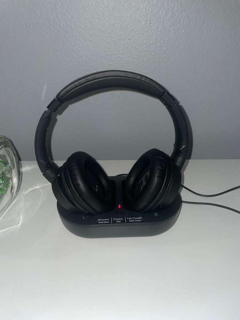 Wireless Headphones for TV, TV Headphones Wireless for Seniors with Transmitter Charging Base, Perfect Audio Sync, Ideal Gift for The Mom, Seniors, Parents Customer Review Wireless Headphones for TV, TV Headphones Wireless for Seniors with Transmitter Charging Base, Perfect Audio Sync, Ideal Gift for The Mom, Seniors, Parents - Customer Photo 5