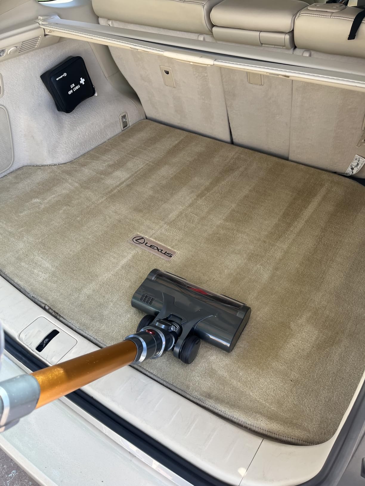 Cordless Vacuum Cleaner, 600W/50KPA, Max 70 Mins Runtime, Self-Standing Vacuum Cleaners for Home, Anti-Tangle Stick Vacuum, Smart Display Vacuum Cordless with 1.8L Cup for Pet Hair/Carpet (Gold) - Customer Photo 2