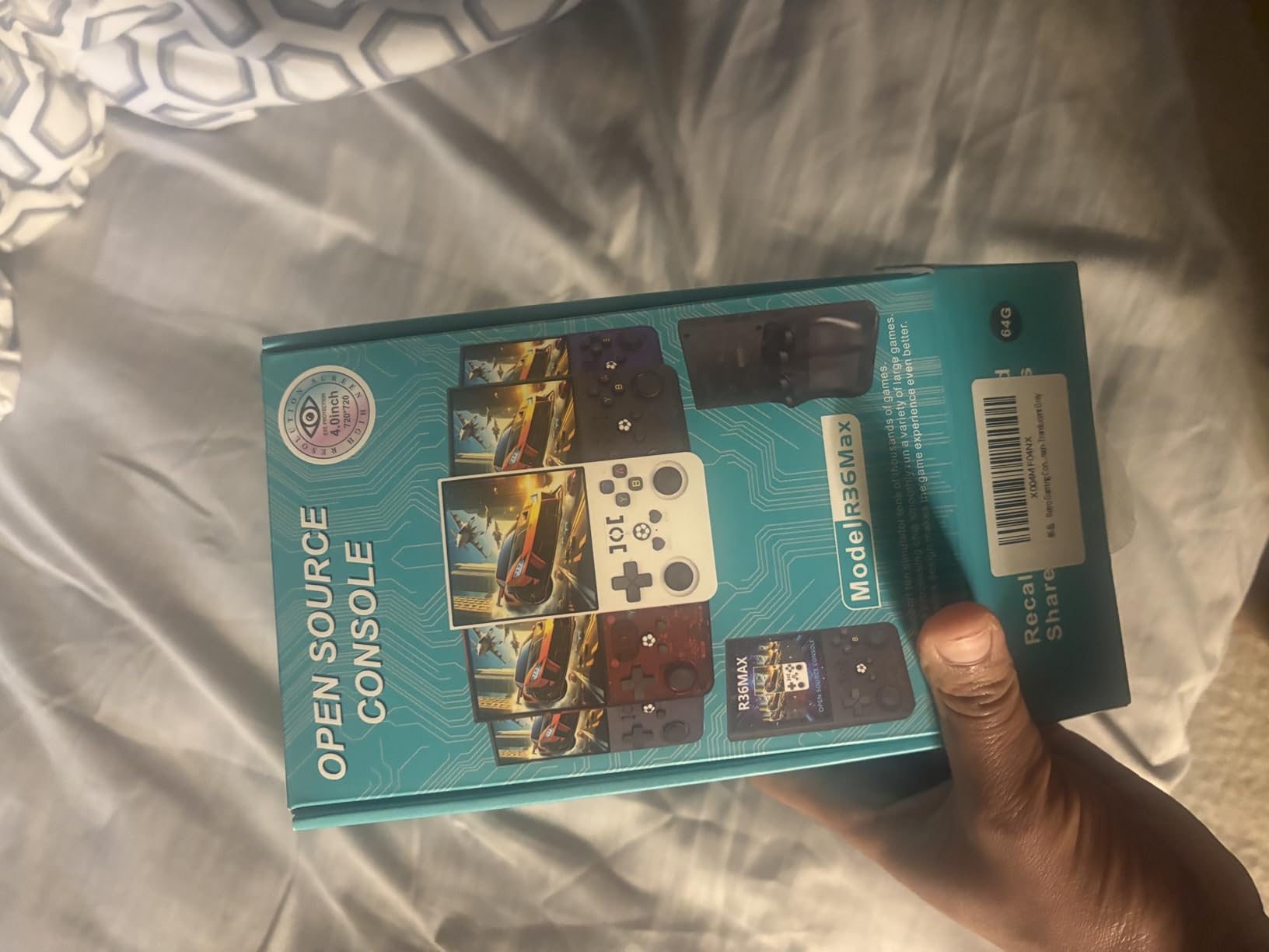 R36MAX Retro Handheld Game Console, 4.0 Inch IPS HD Screen Retro Gaming Console, Linux System, 20+Mainstream Emulator Games Retro Game Console, 4000mAh Battery, Built-in 64G TF Card, Black Customer Review R36MAX Retro Handheld Game Console, 4.0 Inch IPS HD Screen Retro Gaming Console, Linux System, 20+Mainstream Emulator Games Retro Game Console, 4000mAh Battery, Built-in 64G TF Card, Black - Customer Photo 2