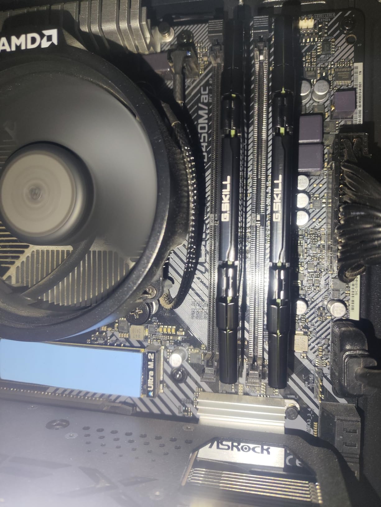 G.SKILL RipjawsV Series DDR4 RAM (XMP) 16GB (2x8GB) 3200MT/s CL16-18-18-38 1.35V Intel AMD Desktop Computer Memory U-DIMM - Black (F4-3200C16D-16GVKB) - Customer Photo 3