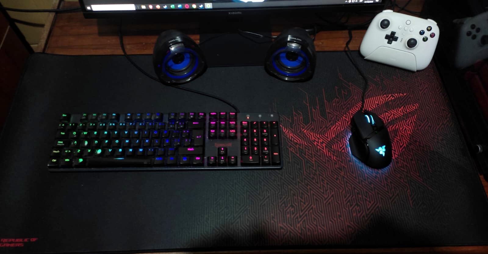 ASUS ROG Sheath Gaming Mouse Pad - 35.4 x 17.3, Extra-Large Surface, Pixel-Precise Tracking, Anti-Fray Stitched Edges, Non-Slip Base - Black/Red customer photo 1