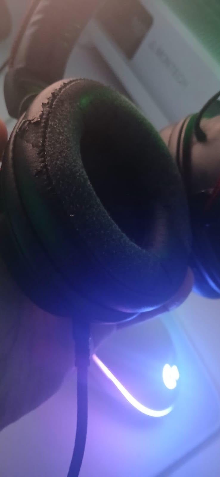 HyperX Cloud Alpha - Gaming Headset, Dual Chamber Drivers, Legendary Comfort, Aluminum Frame, Detachable Microphone, Works on PC, PS4, PS5, Xbox One/ Series X|S, Nintendo Switch and Mobile – Red - Customer Photo 4