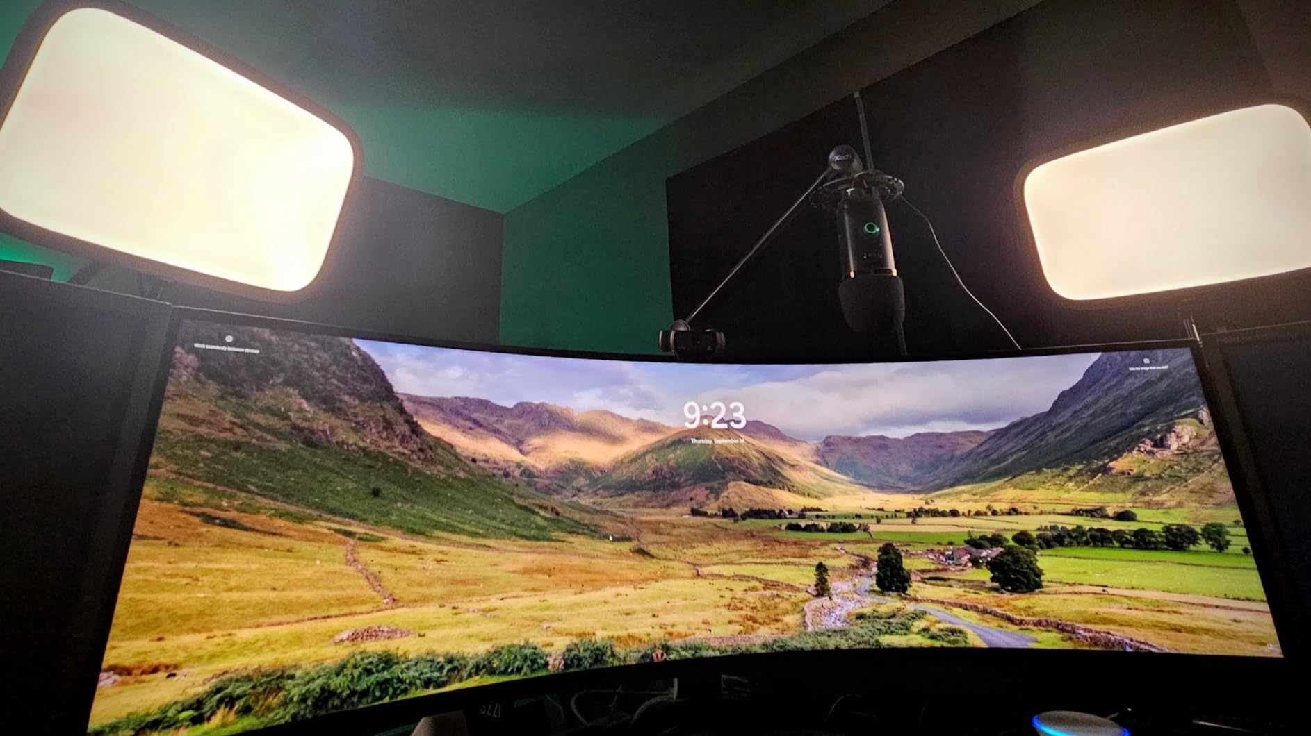 Elgato Key Light - Professional 2800 lumens Studio Light with desk clamp for Streaming, Recording and Video Conferencing, Temperature and Brightness app-adjustable on Mac, PC, iOS, Android Customer Review Elgato Key Light - Professional 2800 lumens Studio Light with desk clamp for Streaming, Recording and Video Conferencing, Temperature and Brightness app-adjustable on Mac, PC, iOS, Android - Customer Photo 1