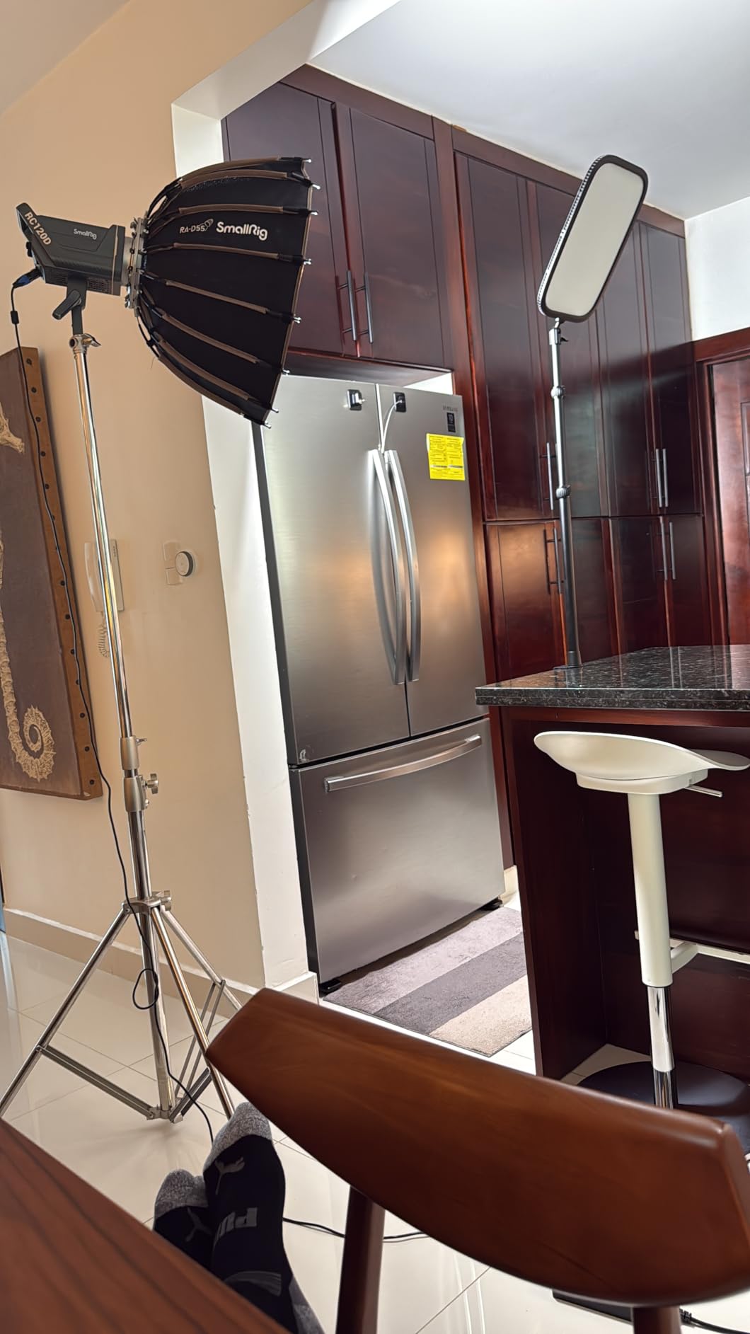 Elgato Key Light - Professional 2800 lumens Studio Light with desk clamp for Streaming, Recording and Video Conferencing, Temperature and Brightness app-adjustable on Mac, PC, iOS, Android Customer Review Elgato Key Light - Professional 2800 lumens Studio Light with desk clamp for Streaming, Recording and Video Conferencing, Temperature and Brightness app-adjustable on Mac, PC, iOS, Android - Customer Photo 2