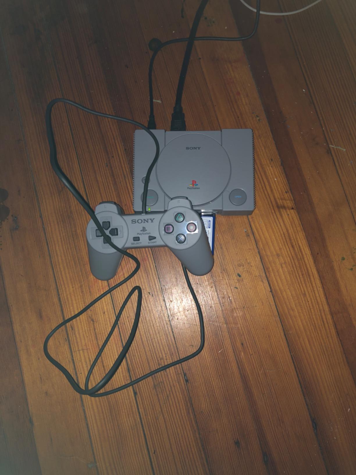 Sony Playstation Classic Console with 20 Playstation Games Pre-Installed Holiday Bundle, Includes Final Fantasy VII, Grand Theft Auto, Resident Evil Director's Cut and More - Customer Photo 2