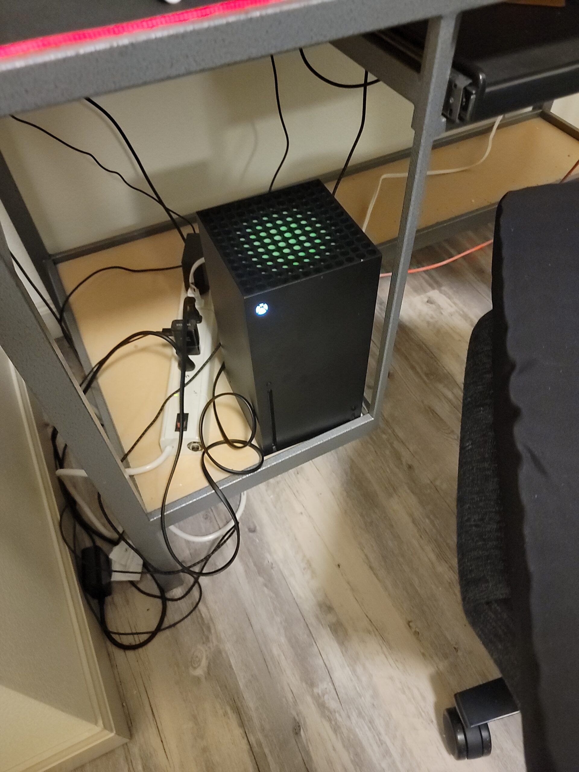 Xbox Series X - Gaming Console - 1TB SSD - Includes Wireless Controller - 4K Gaming - 120FPS - Carbon Black - Customer Photo 1